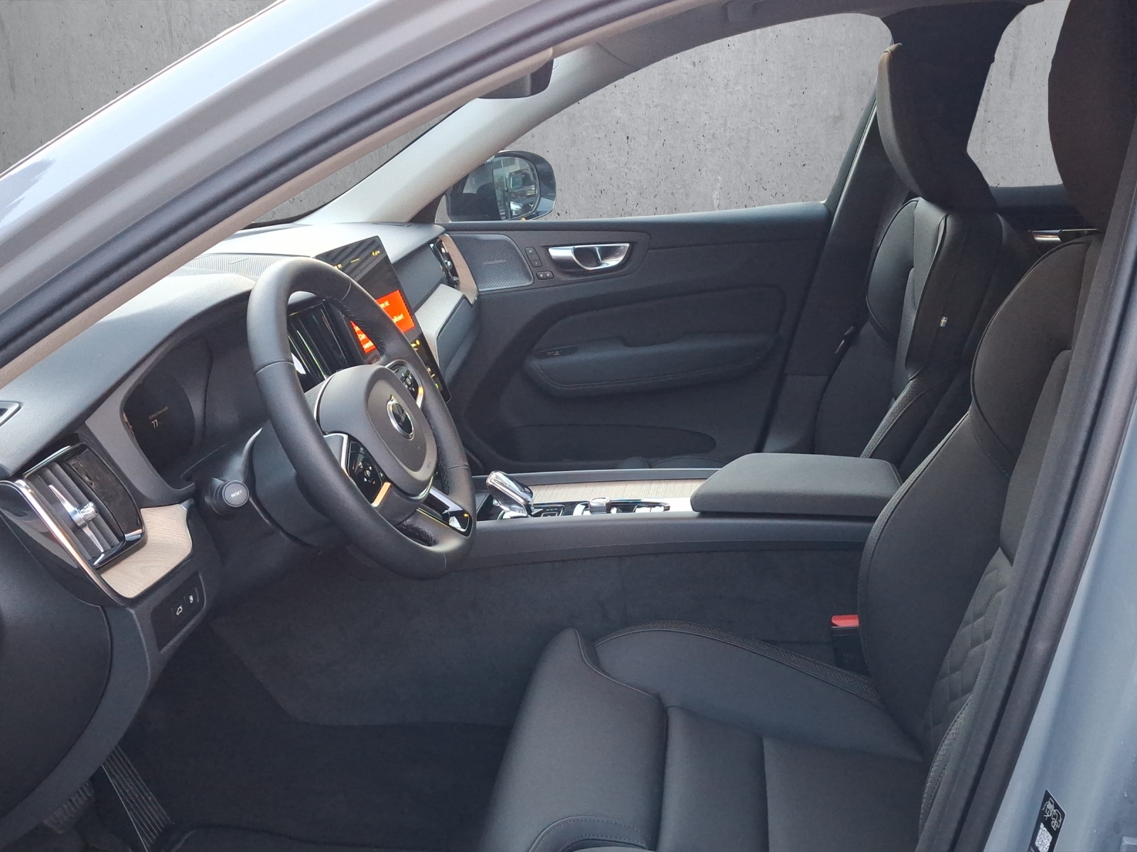VOLVO XC60 T6 eAWD PluginHybrid Plus Dark Geartronic-image-6