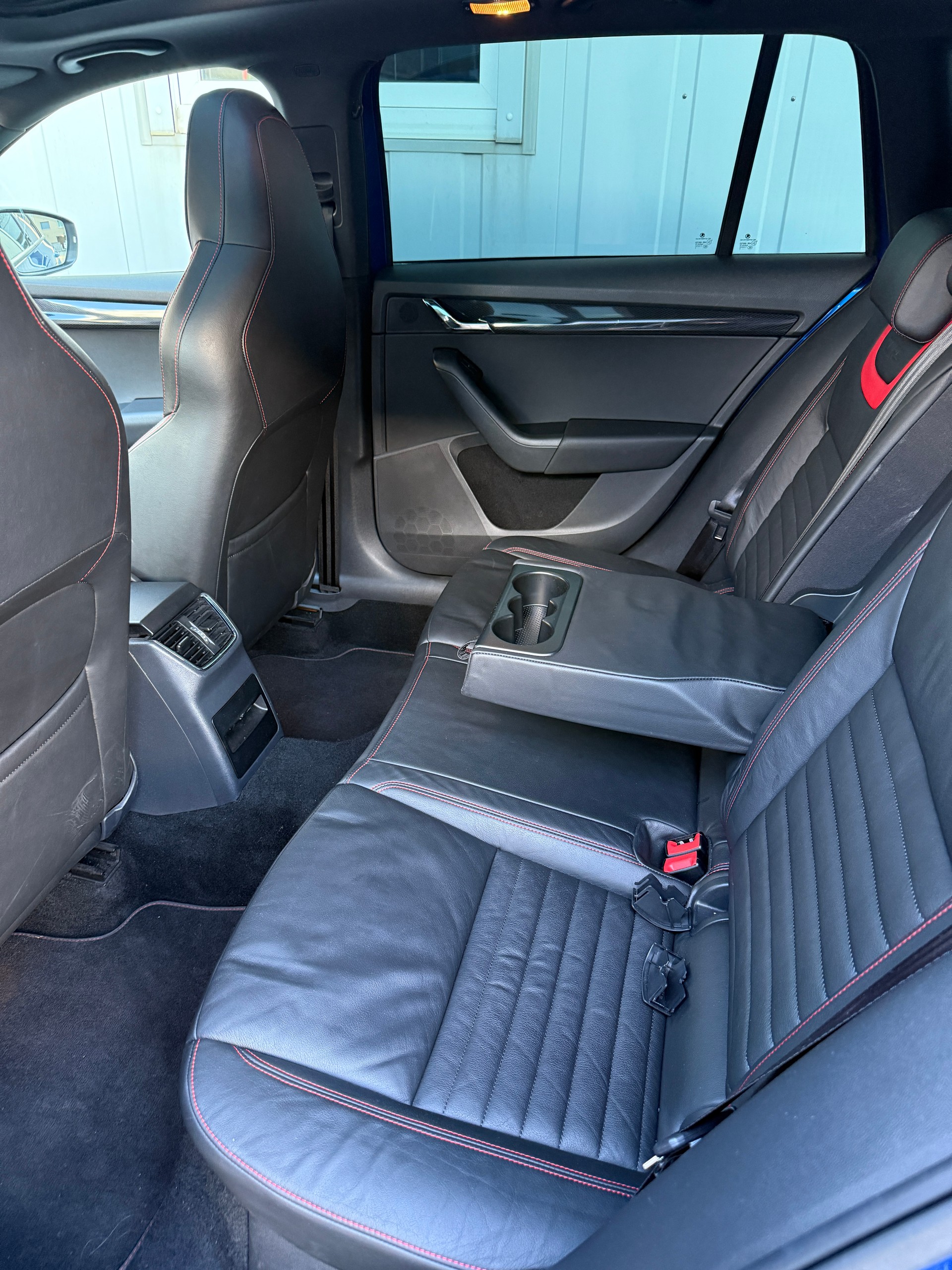 SKODA Octavia Combi 2.0 TDI RS DSG *RS-EXTREM* *TIEFERLEGUNG* H&R *DISTANZSCHEIBEN * 19" ALU*-image-8