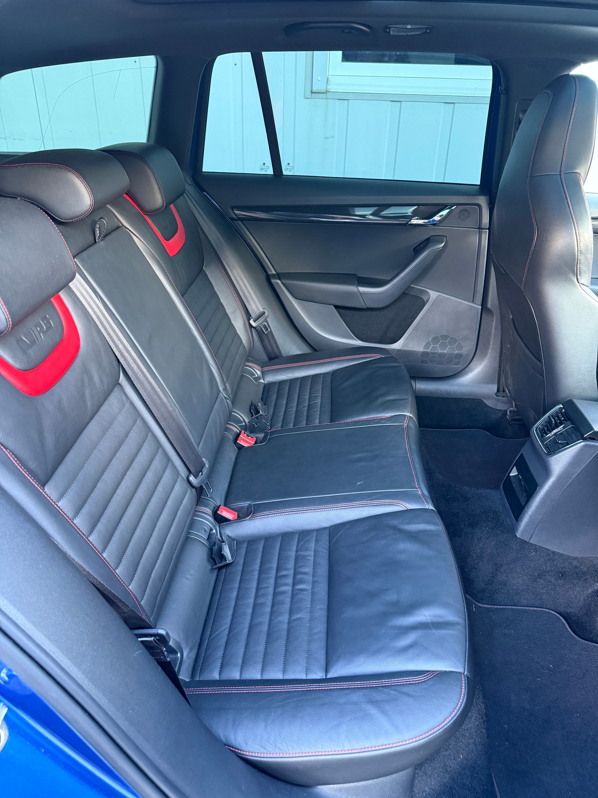 SKODA Octavia Combi 2.0 TDI RS DSG *RS-EXTREM* *TIEFERLEGUNG* H&R *DISTANZSCHEIBEN * 19" ALU*-image-13