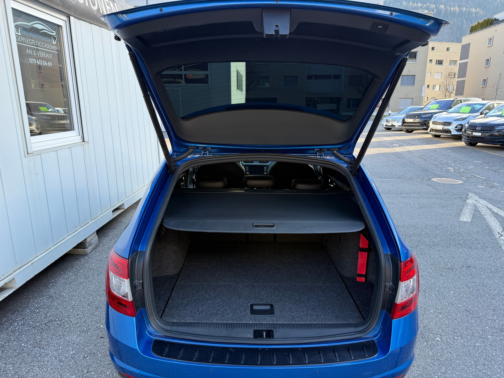 SKODA Octavia Combi 2.0 TDI RS DSG *RS-EXTREM* *TIEFERLEGUNG* H&R *DISTANZSCHEIBEN * 19" ALU*-image-5