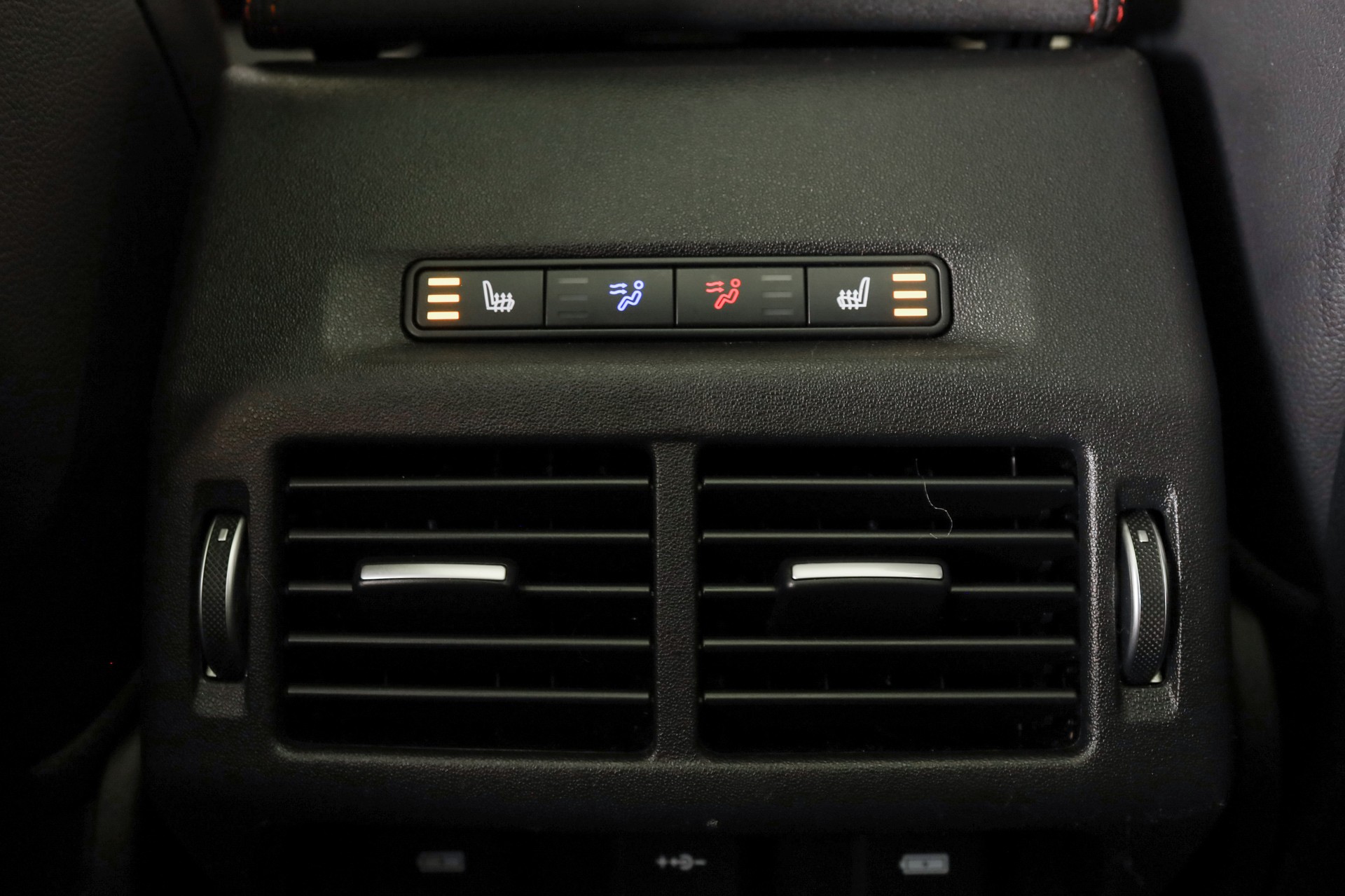 LAND ROVER Discovery Sport R Dyn P250 2.0 Si4 MHEV SE AT9-image-14