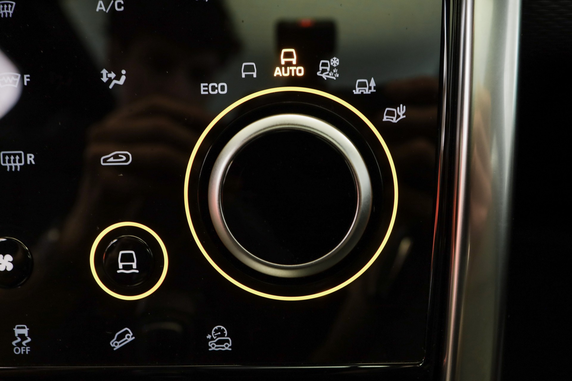 LAND ROVER Discovery Sport R Dyn P250 2.0 Si4 MHEV SE AT9-image-15