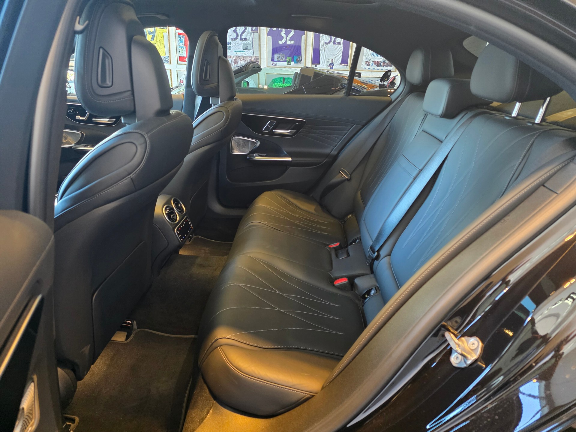 MERCEDES-BENZ C 200 4M AMG Line-image-13