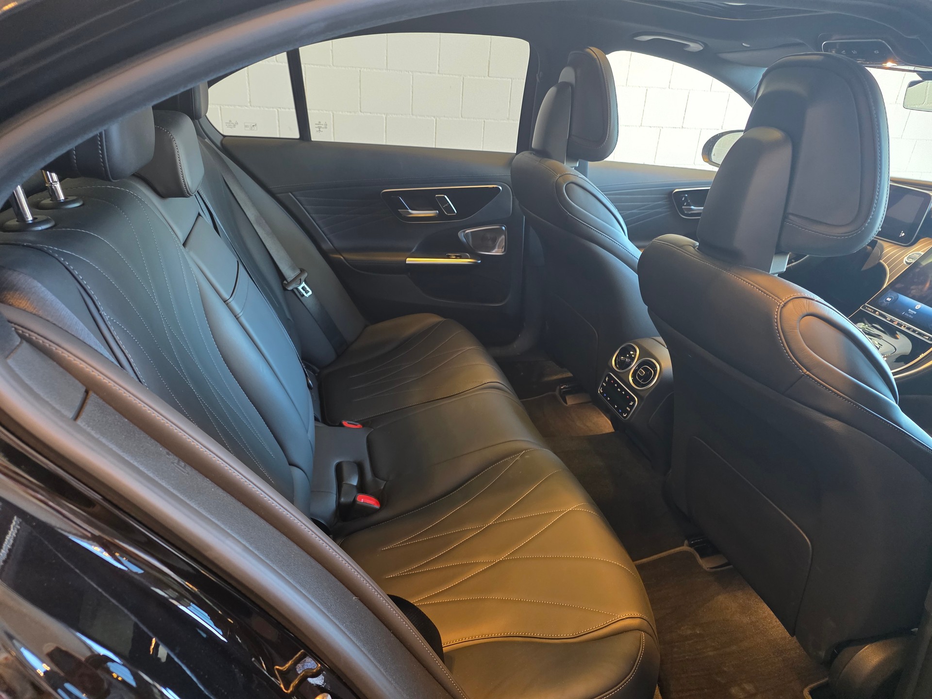 MERCEDES-BENZ C 200 4M AMG Line-image-15