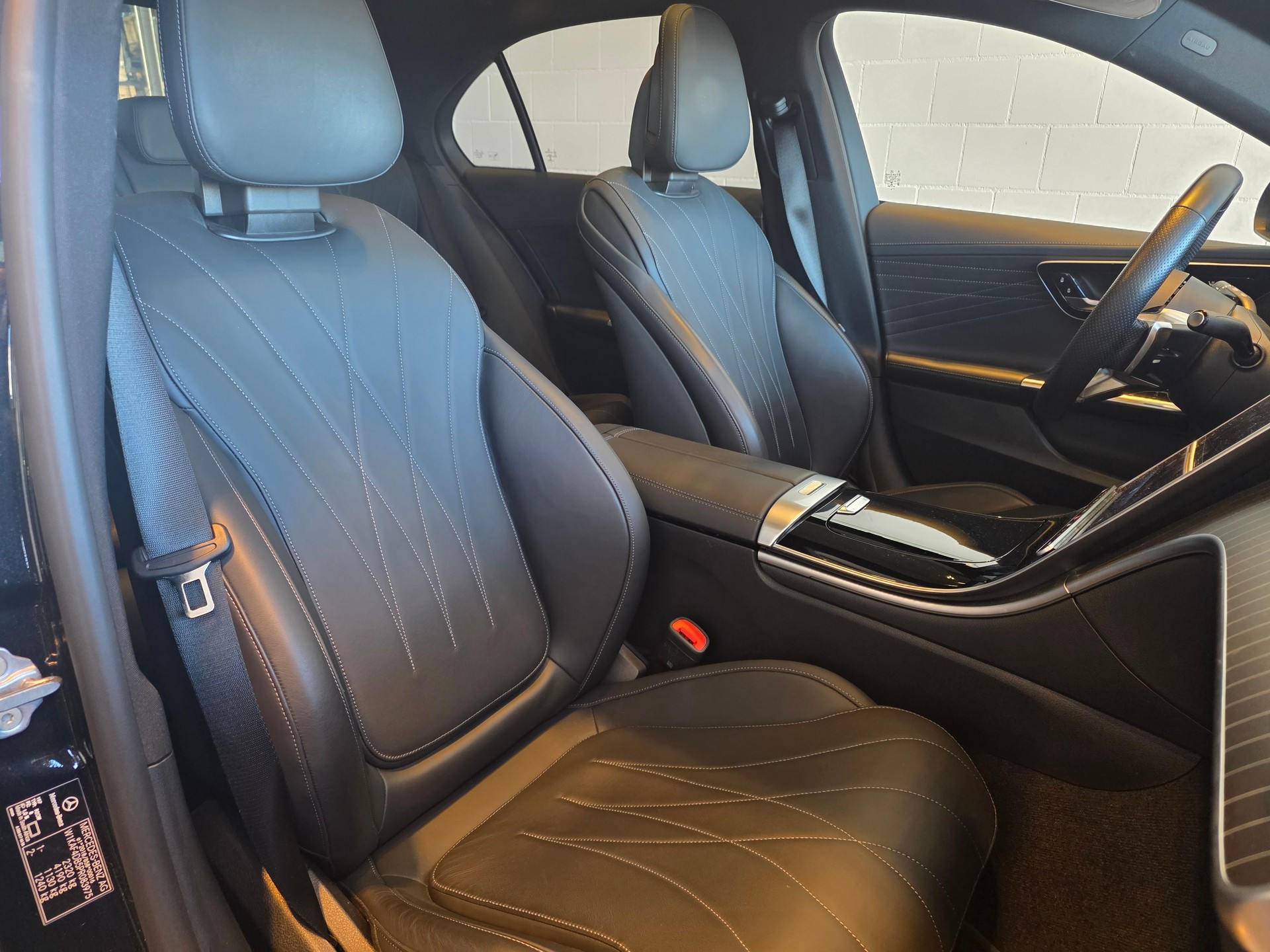 MERCEDES-BENZ C 200 4M AMG Line-image-18