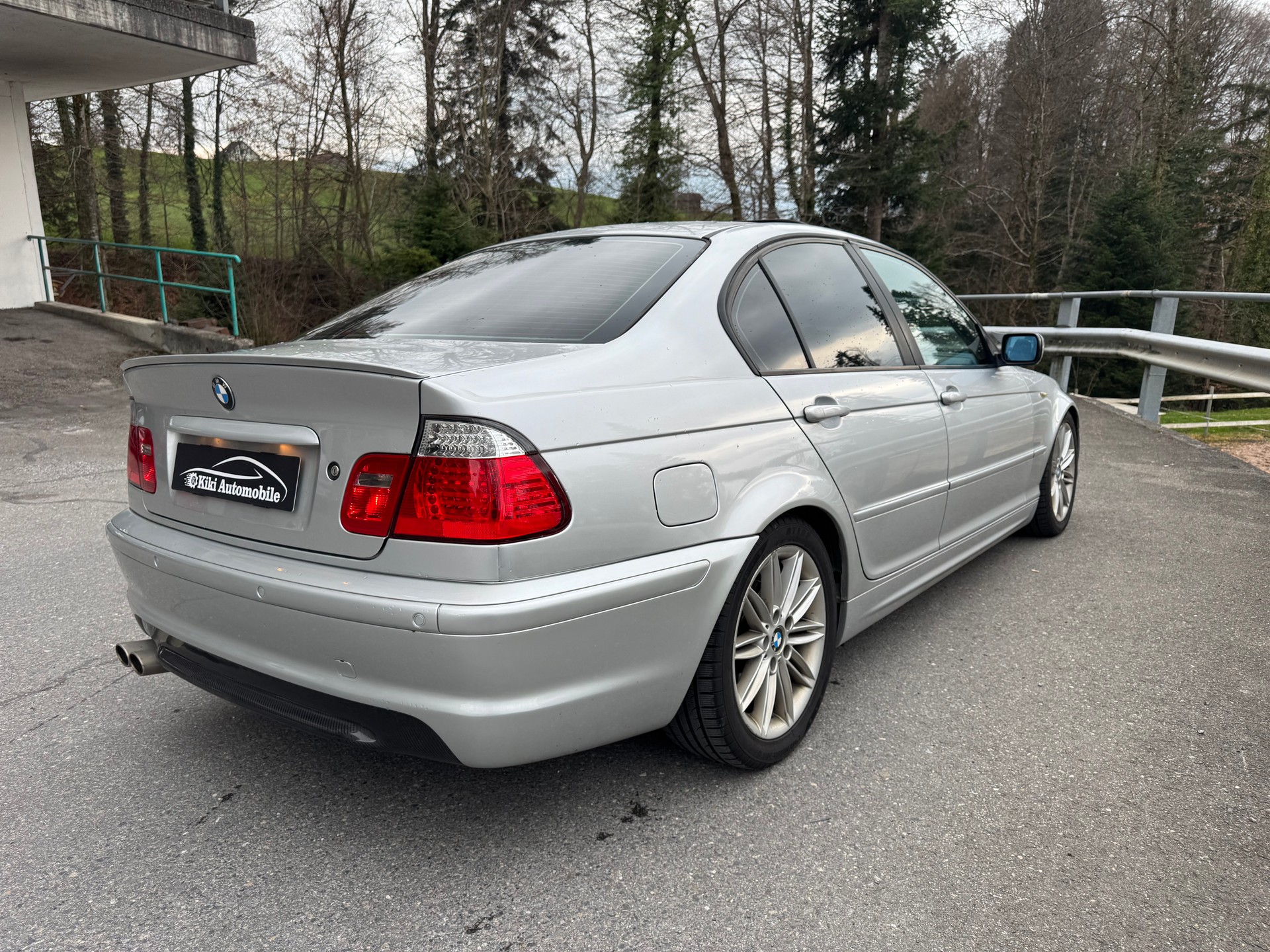 BMW 318i-image-2