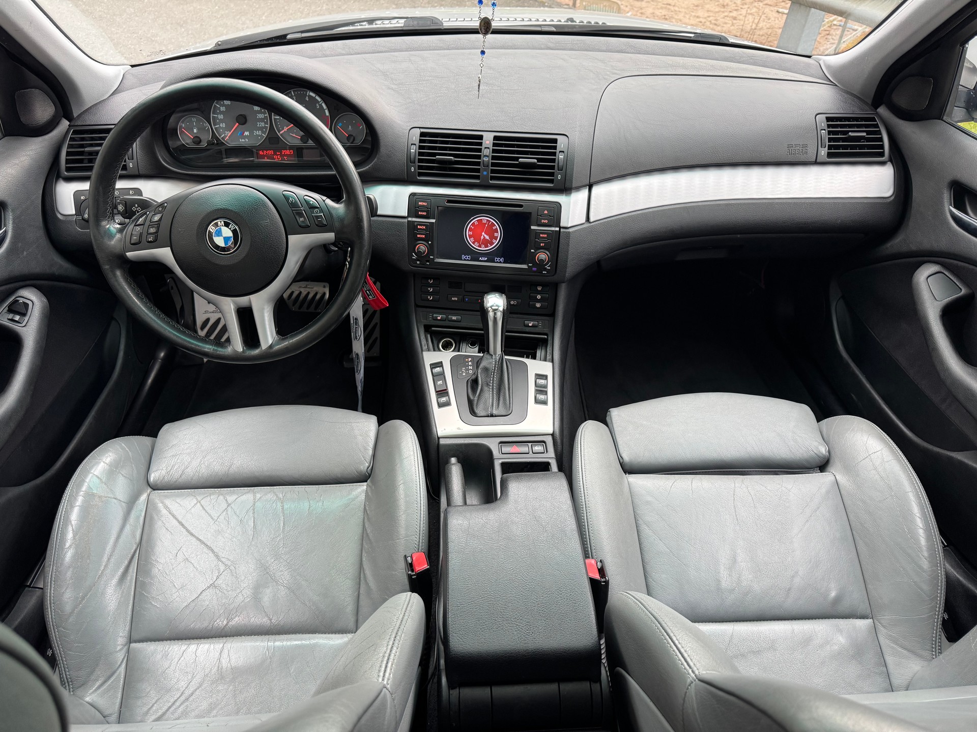 BMW 318i-image-4