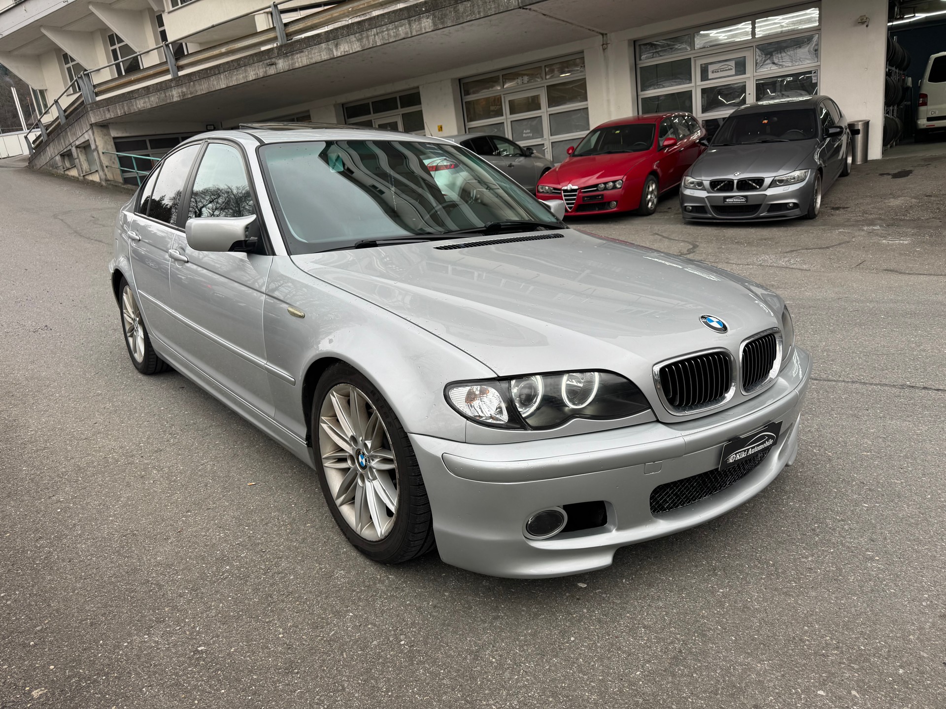 BMW 318i-image-1