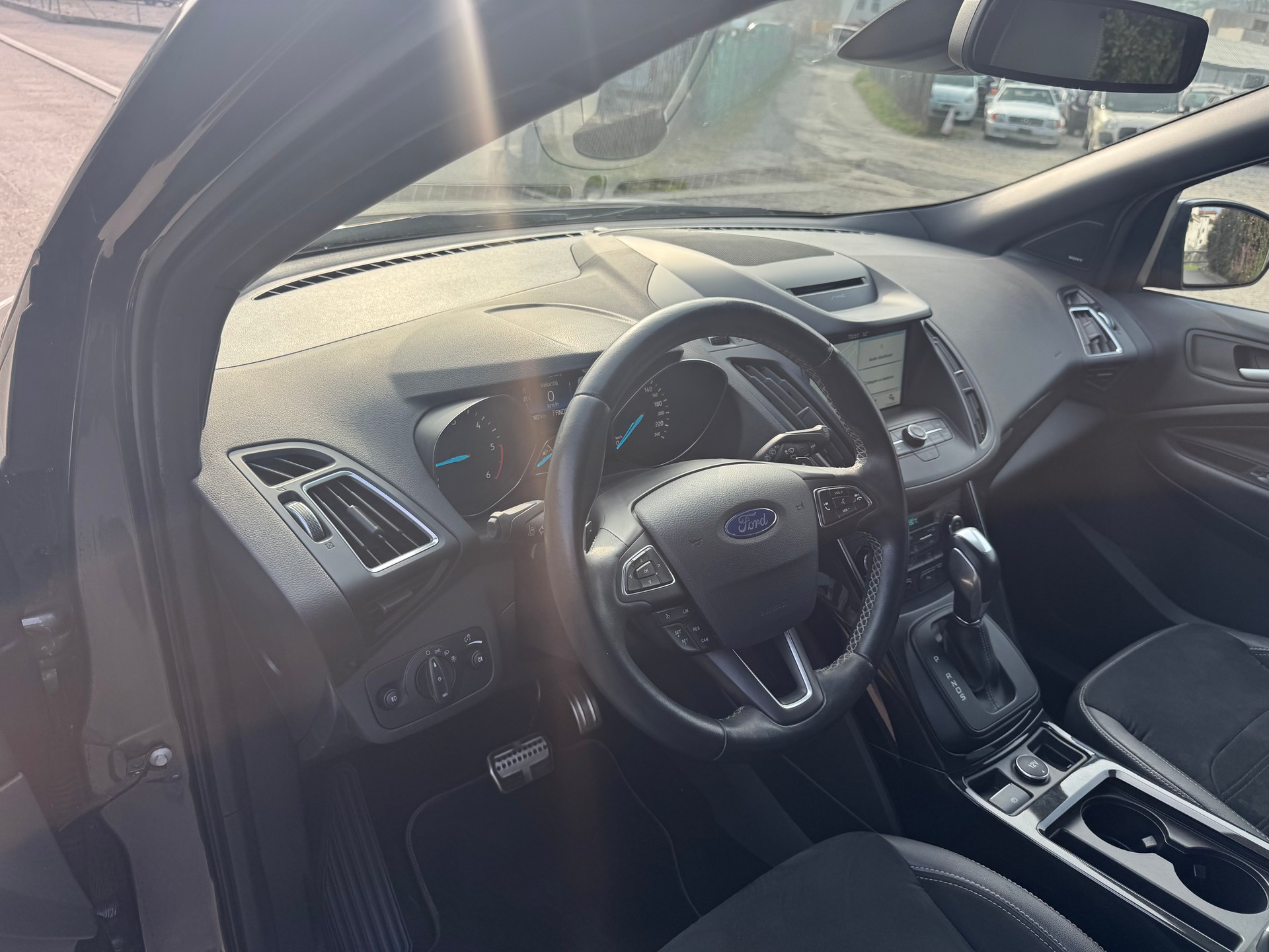 FORD Kuga 2.0 TDCi ST Line 4WD PowerShift-image-8