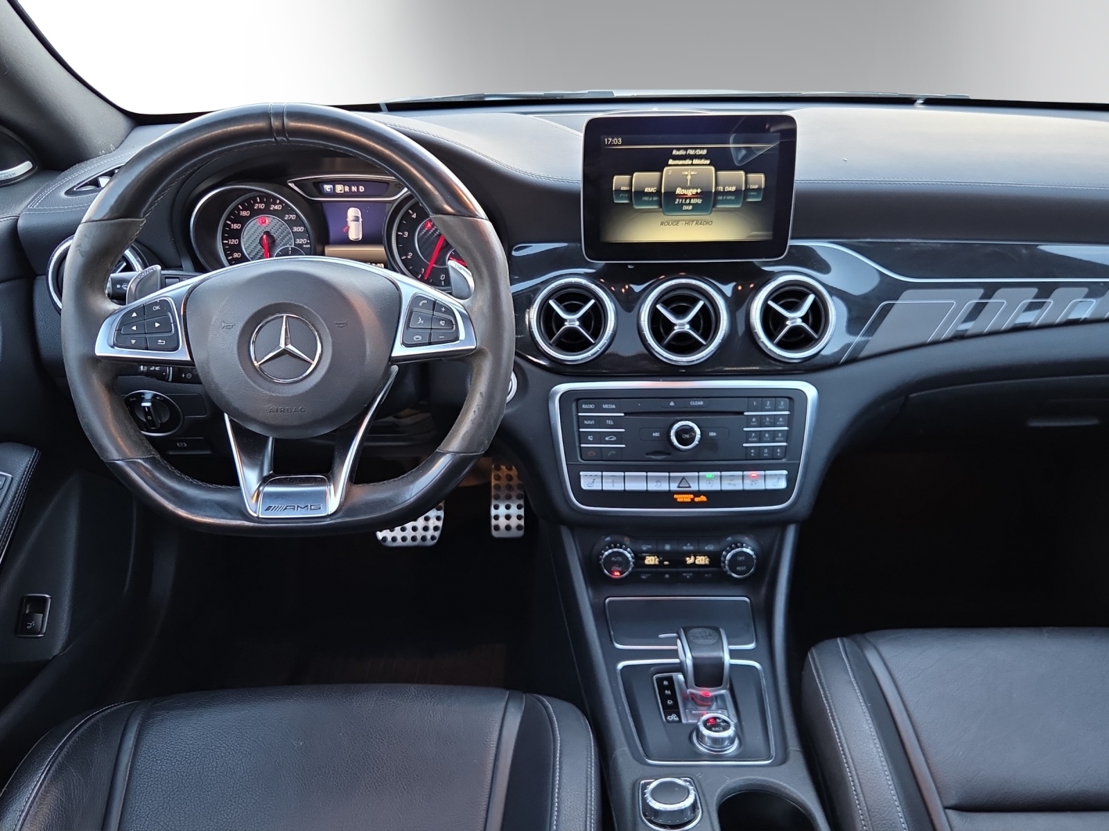 MERCEDES-BENZ CLA Shooting Brake 45 AMG 4Matic Speedshift-image-10