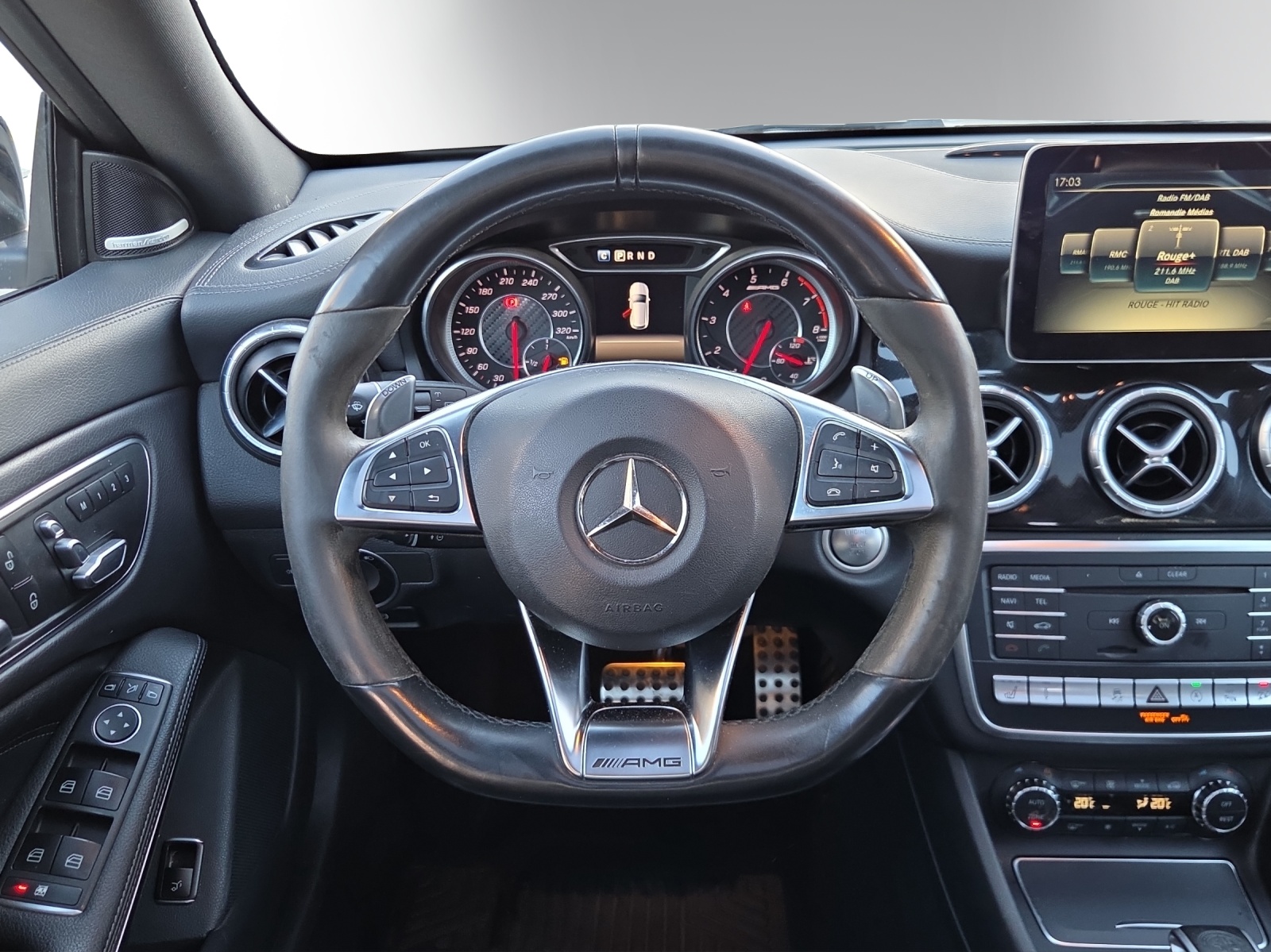 MERCEDES-BENZ CLA Shooting Brake 45 AMG 4Matic Speedshift-image-11