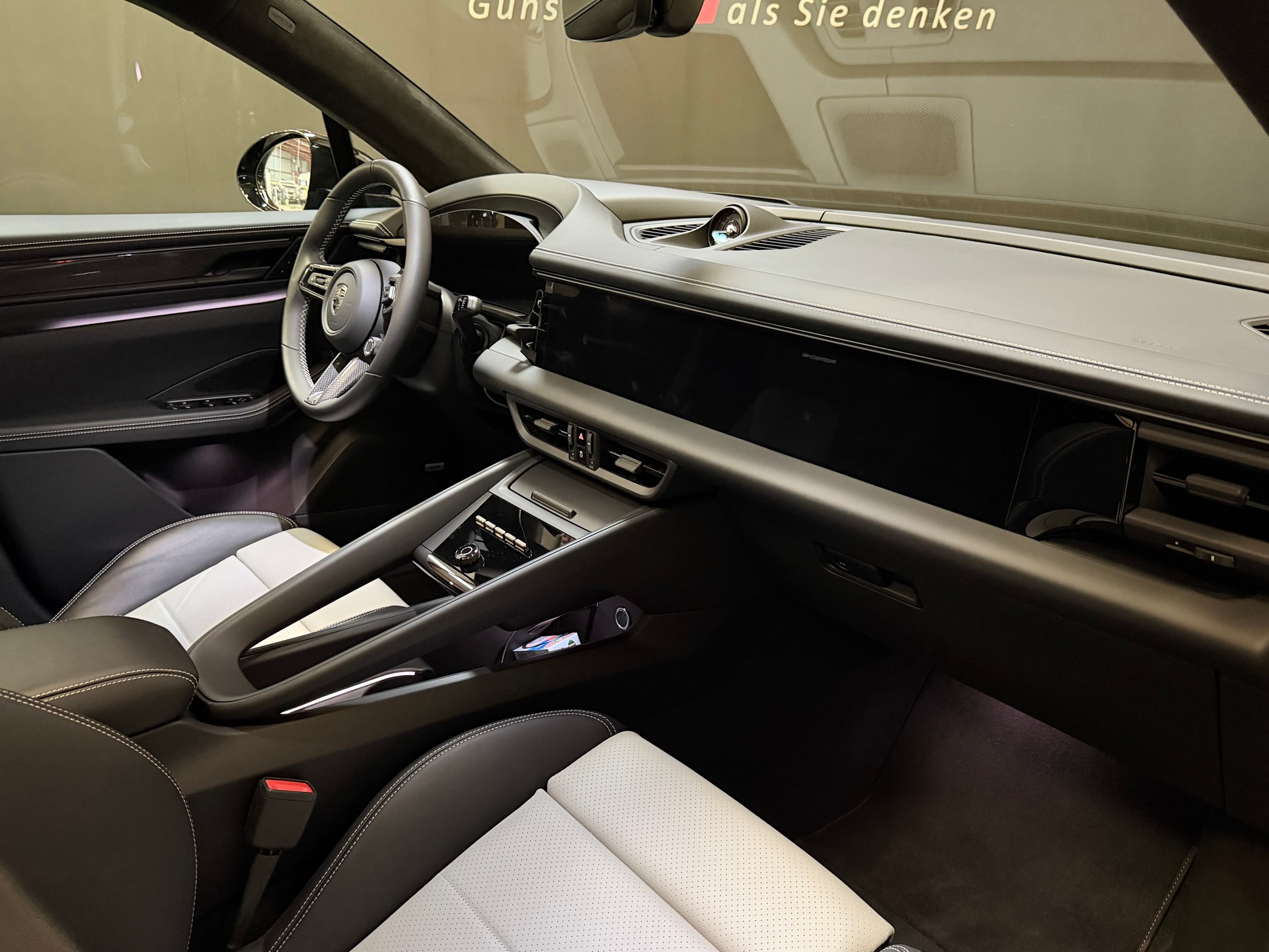 PORSCHE Macan Turbo 100kWh-image-21