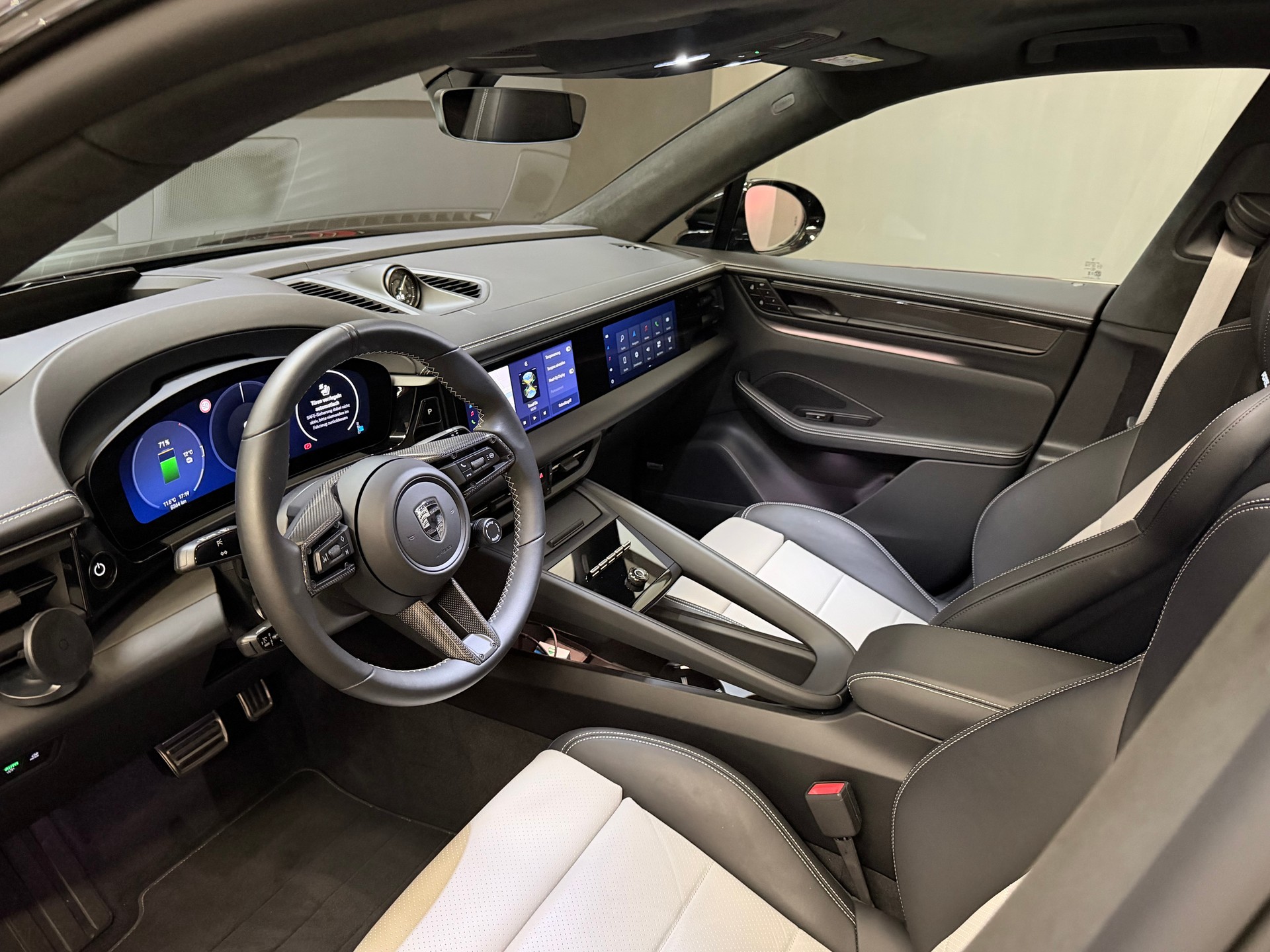 PORSCHE Macan Turbo 100kWh-image-16