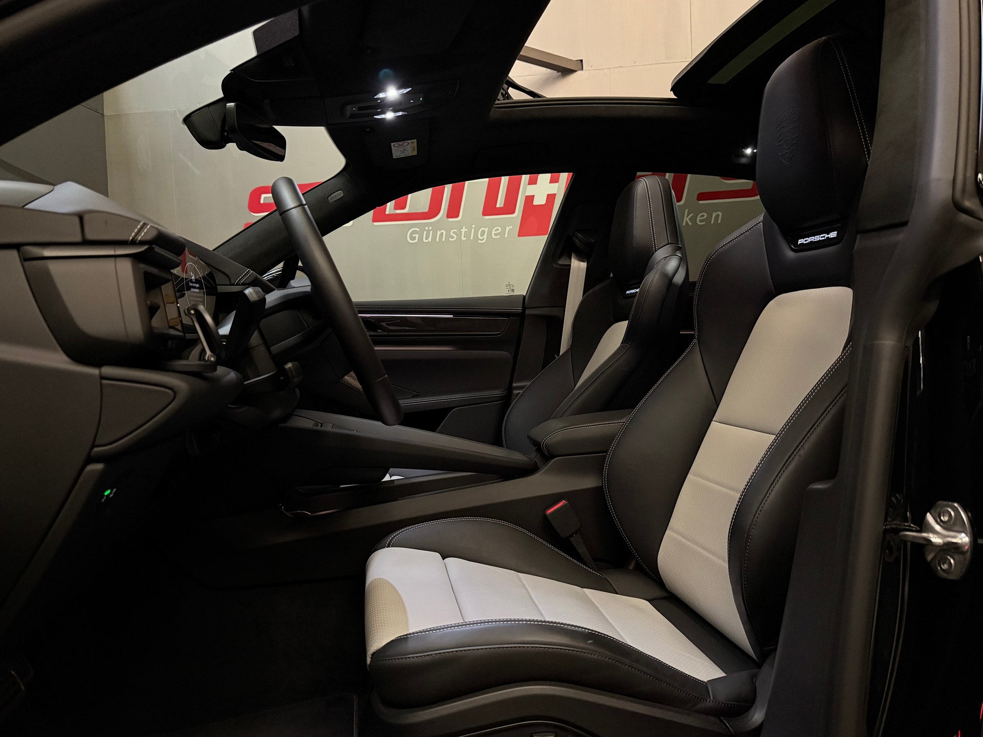 PORSCHE Macan Turbo 100kWh-image-15