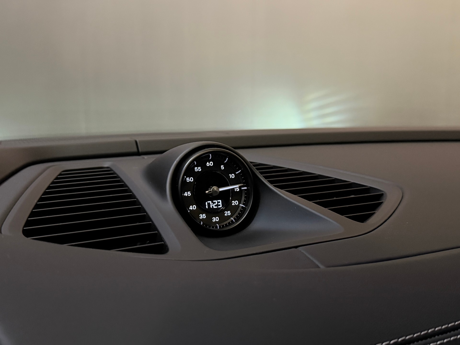 PORSCHE Macan Turbo 100kWh-image-33