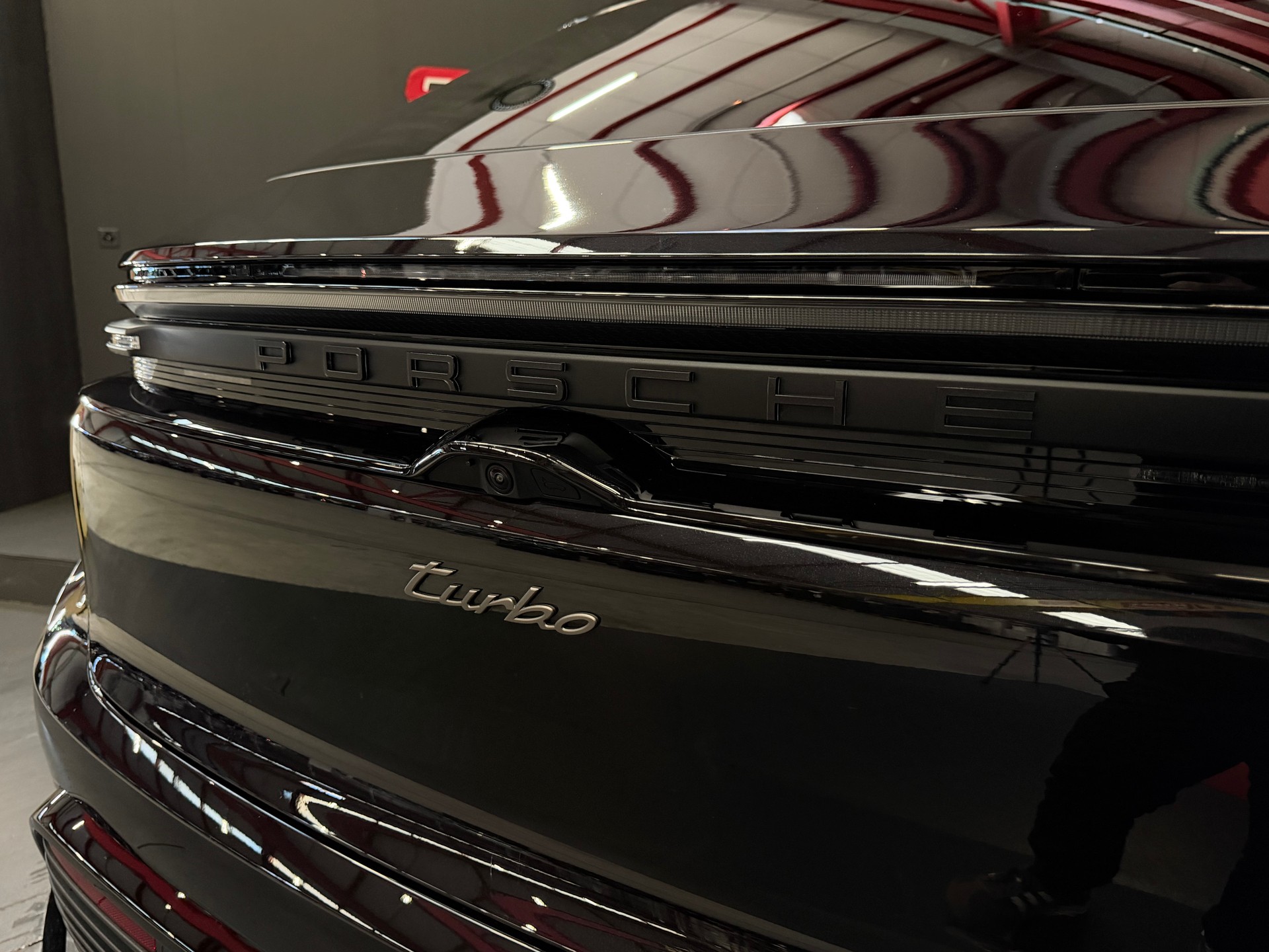 PORSCHE Macan Turbo 100kWh-image-13