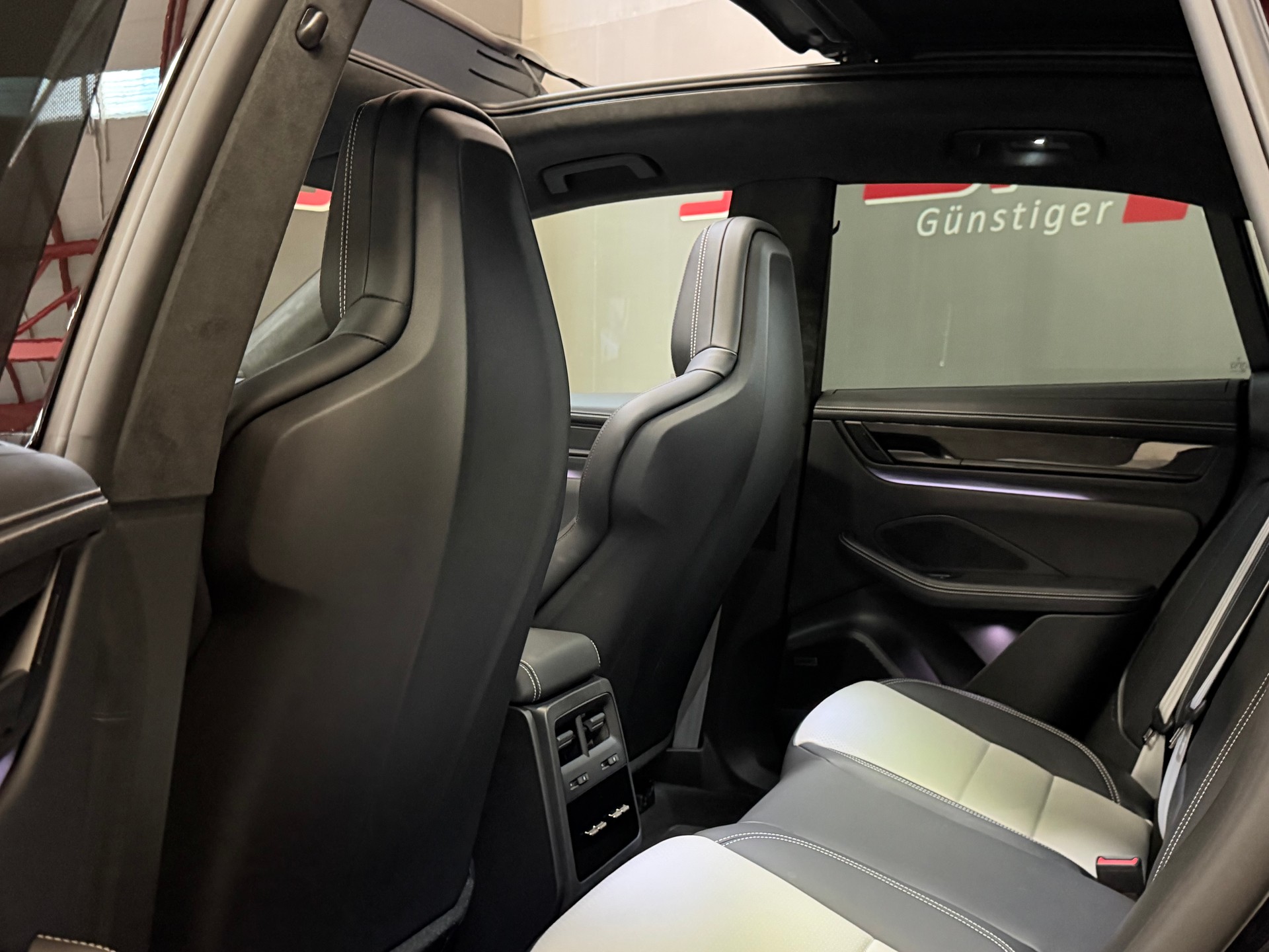 PORSCHE Macan Turbo 100kWh-image-18