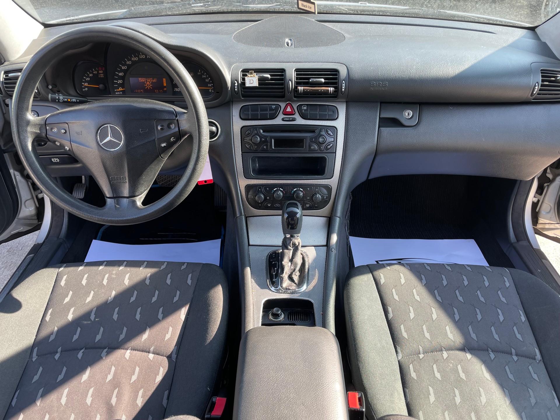 MERCEDES-BENZ C 220 CDI-image-8
