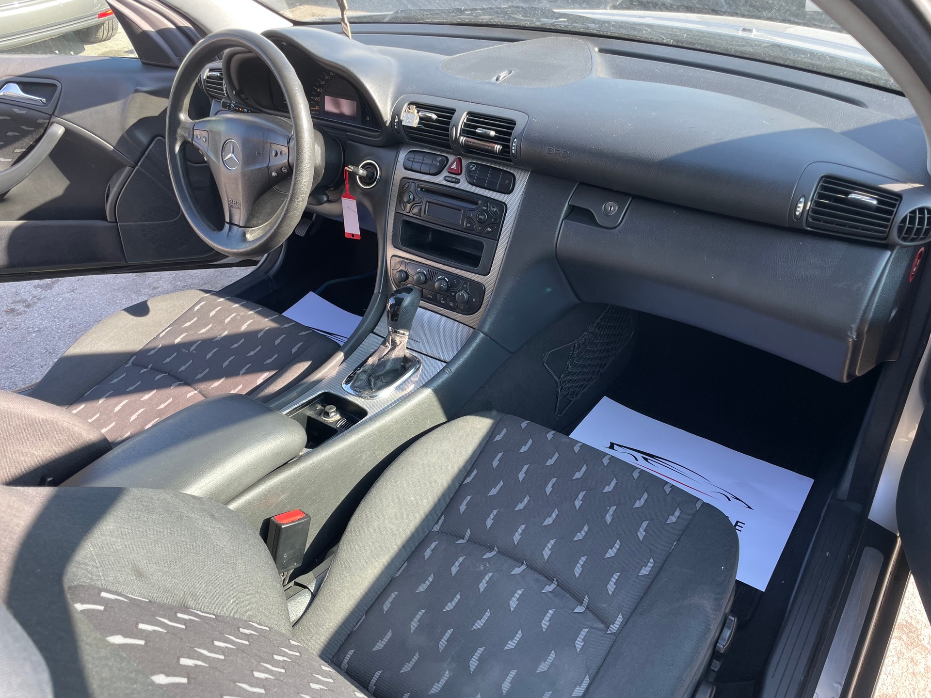 MERCEDES-BENZ C 220 CDI-image-9