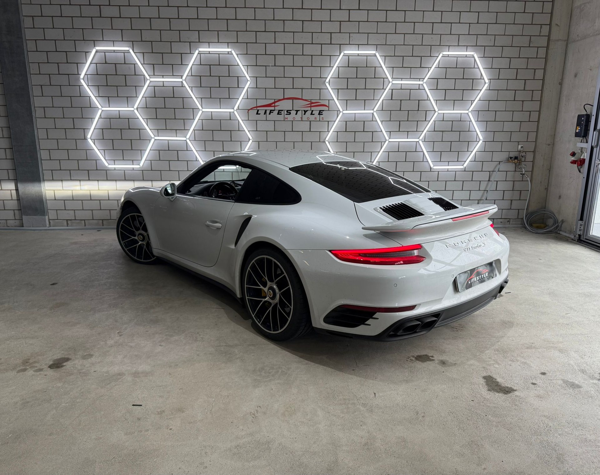 PORSCHE 911 Turbo S PDK-image-2