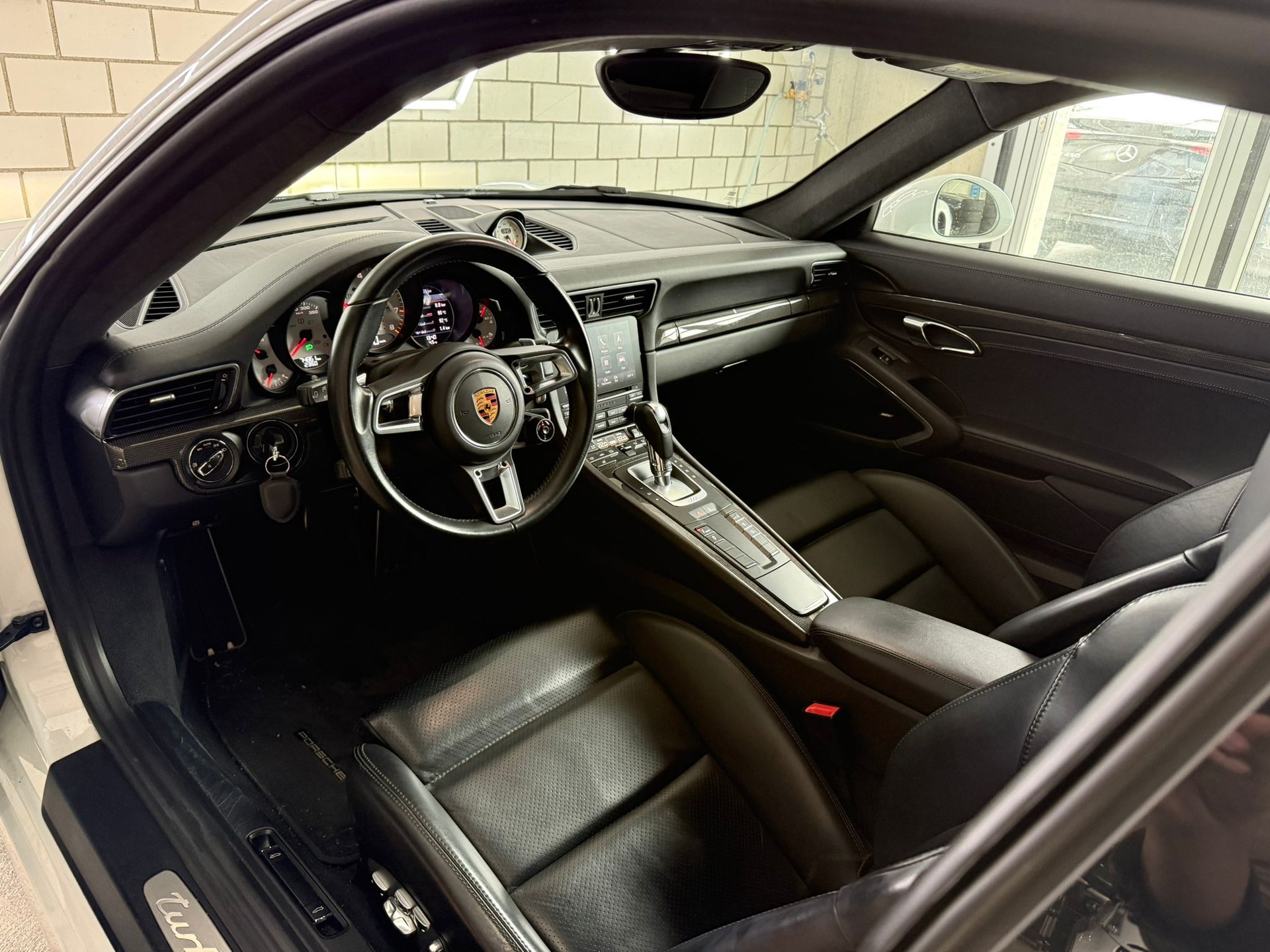 PORSCHE 911 Turbo S PDK-image-6