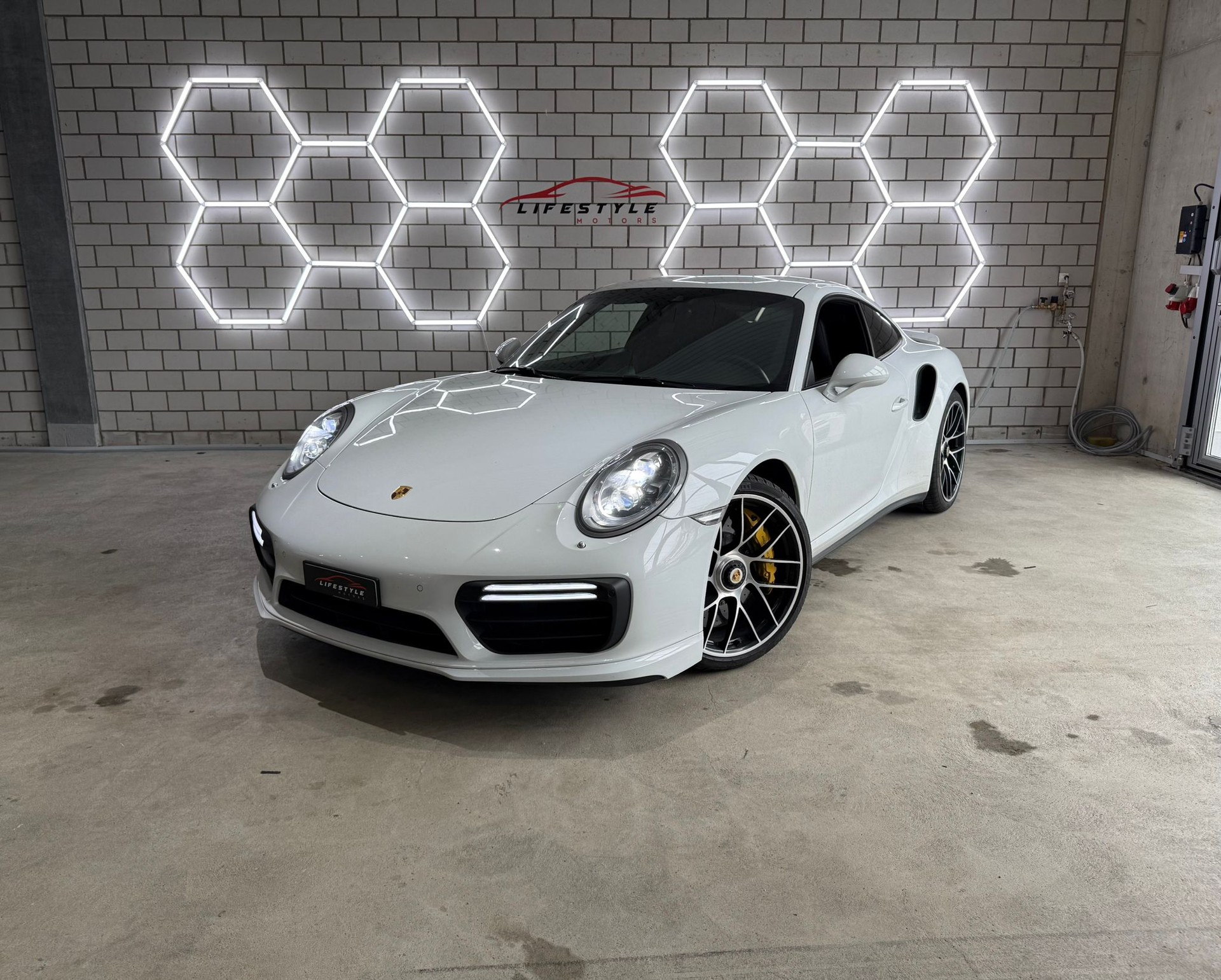 PORSCHE 911 Turbo S PDK-image-0