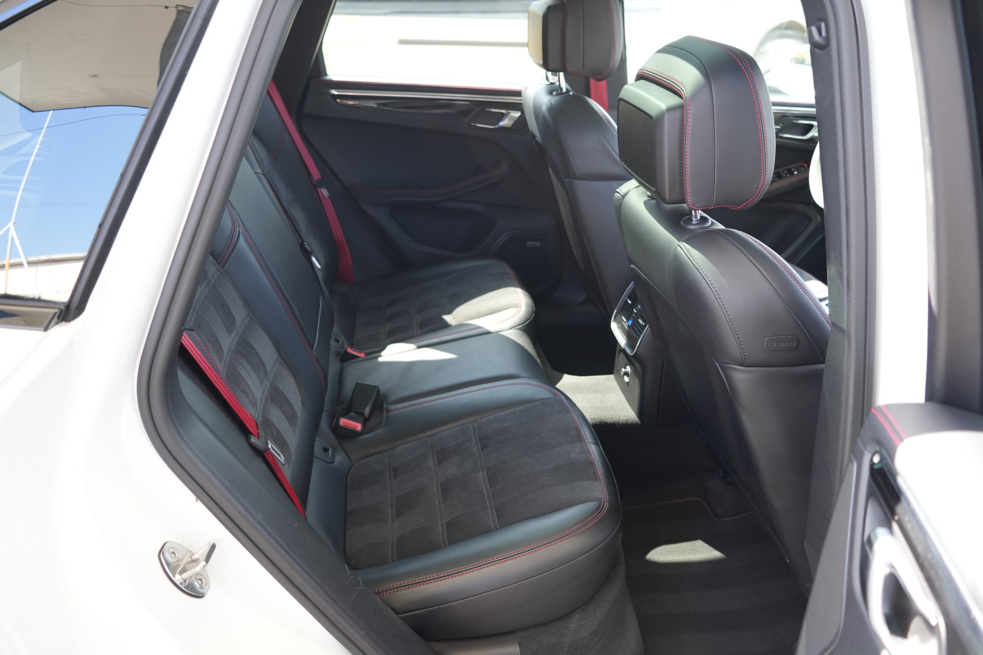 PORSCHE Macan GTS PDK-image-12