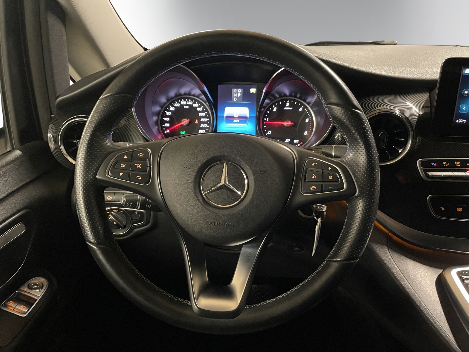 Image MERCEDES-BENZ V-220 V 220 d L 4Matic