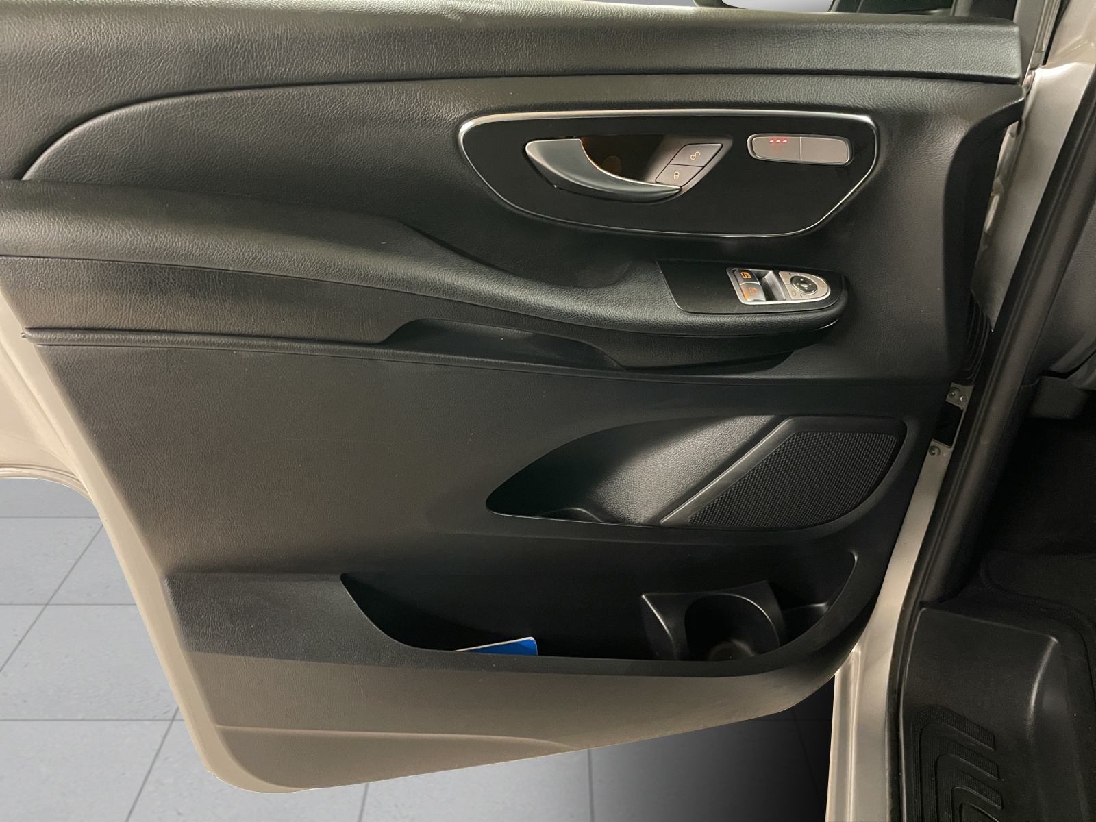 Image MERCEDES-BENZ V-220 V 220 d L 4Matic