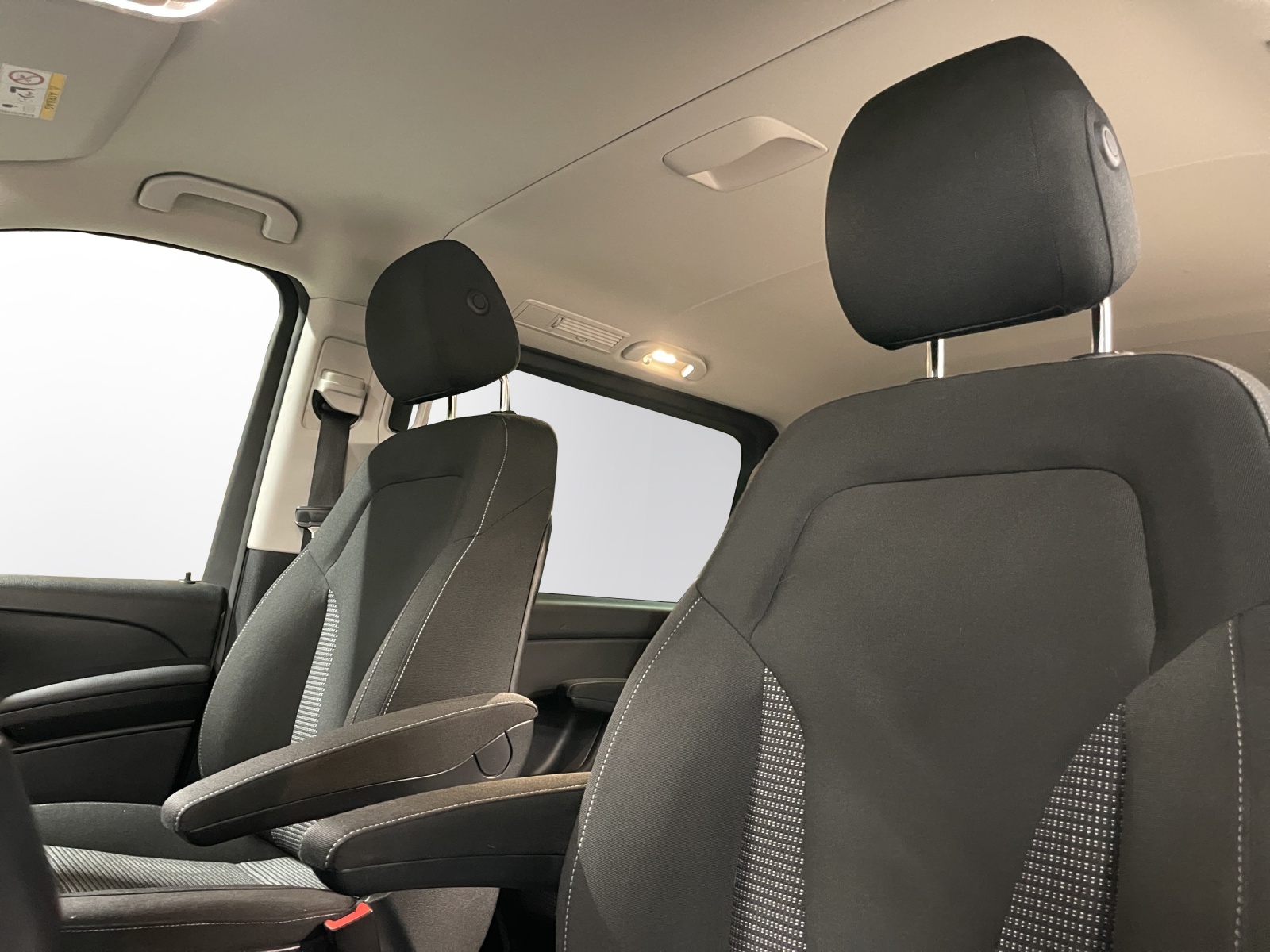 Image MERCEDES-BENZ V-220 V 220 d L 4Matic