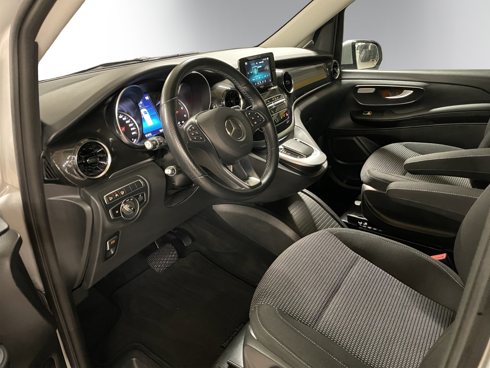 Image MERCEDES-BENZ V-220 V 220 d L 4Matic