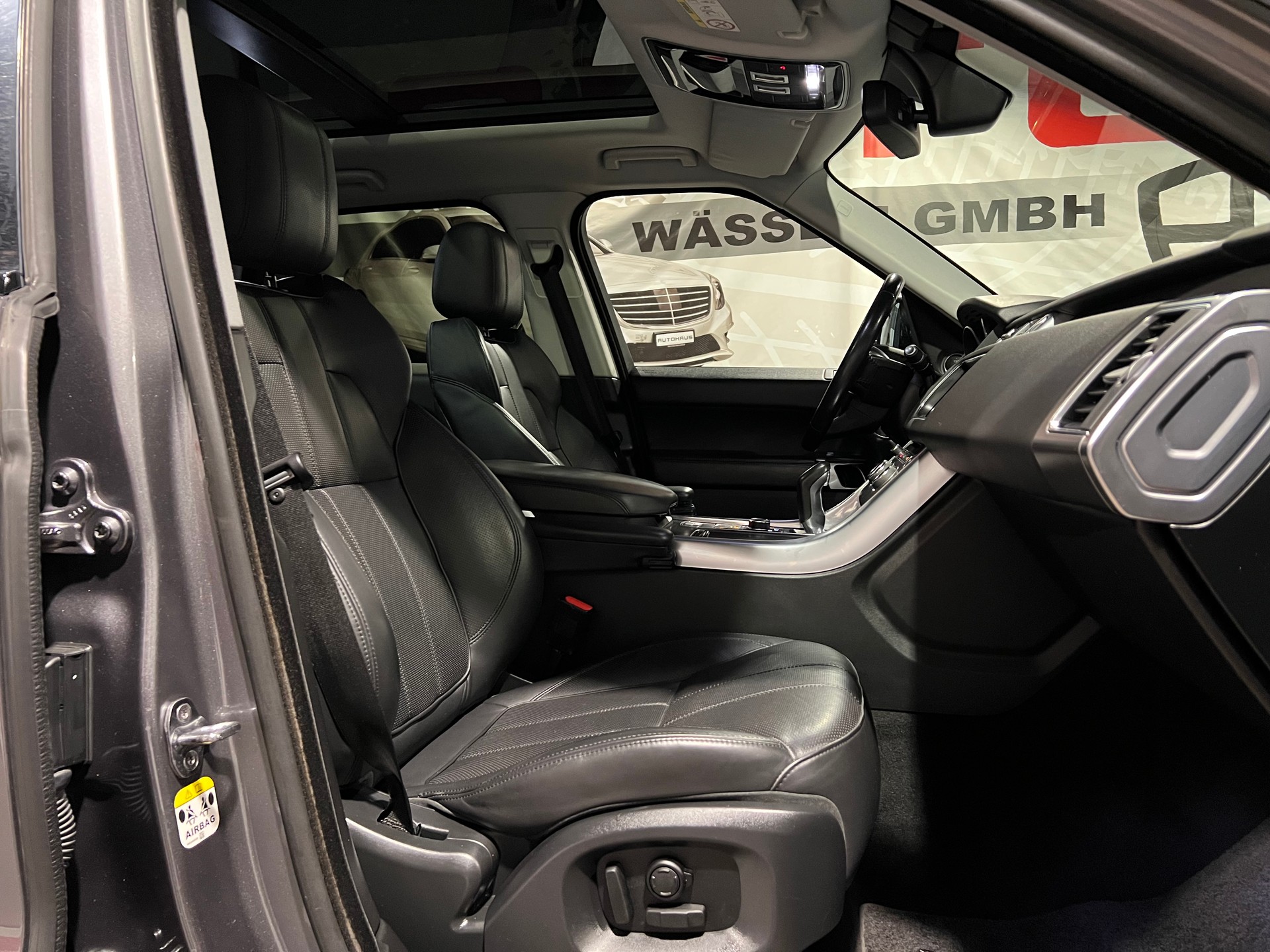 LAND ROVER Range Rover Sport 3.0 TDV6 SE Automatic-image-14