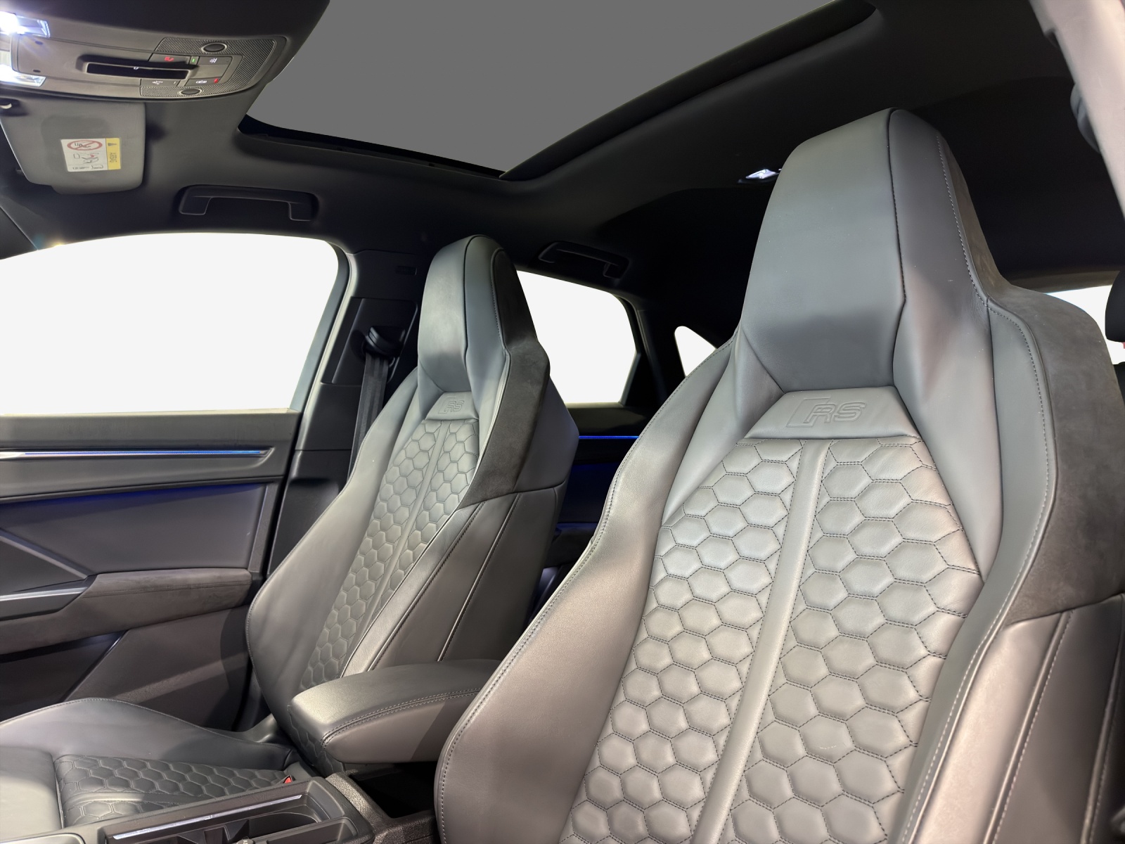 AUDI RS Q3 Sportback quattro S tronic-image-15