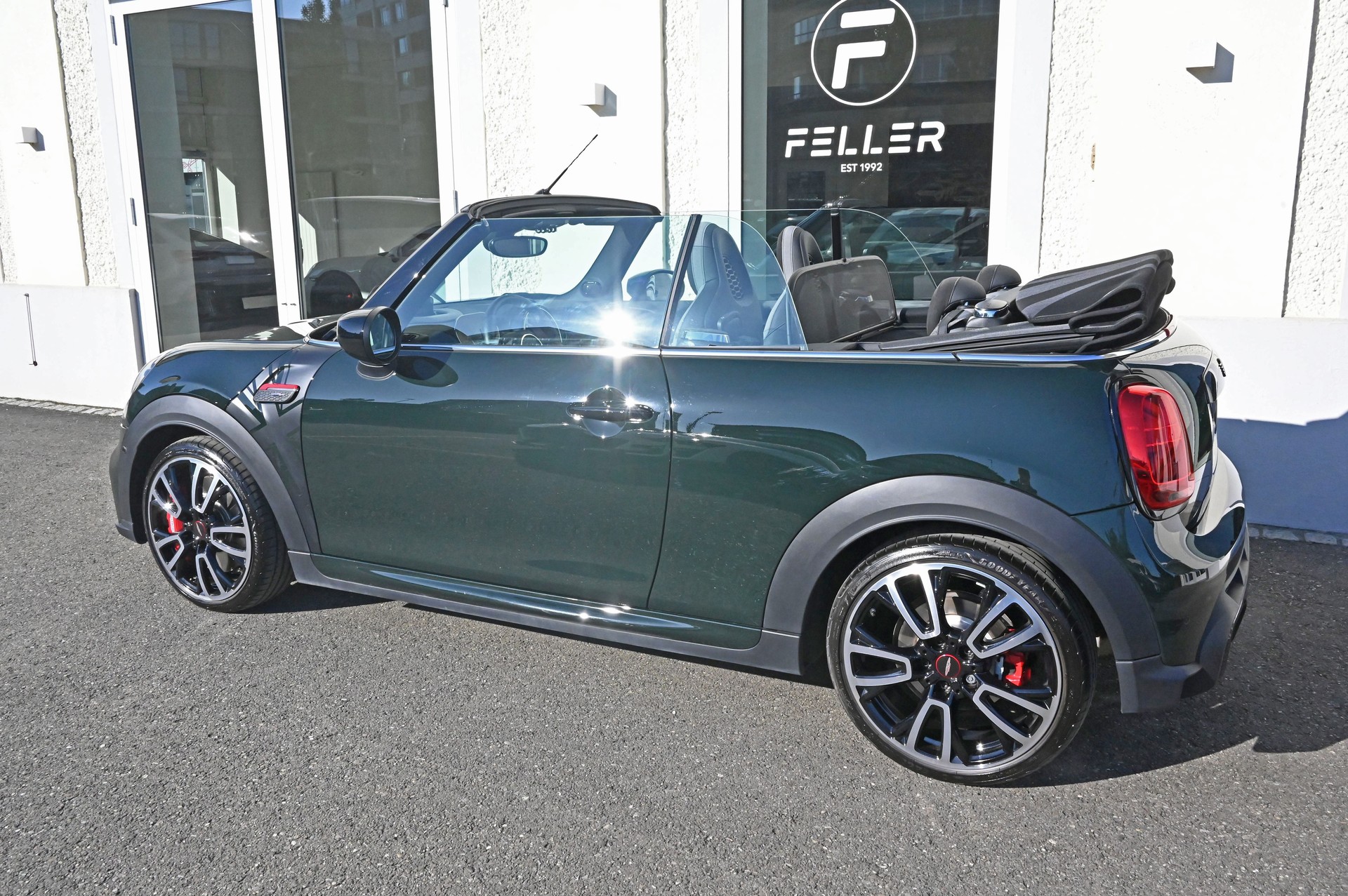 MINI Cooper John Cooper Works Cabriolet Steptronic-image-7