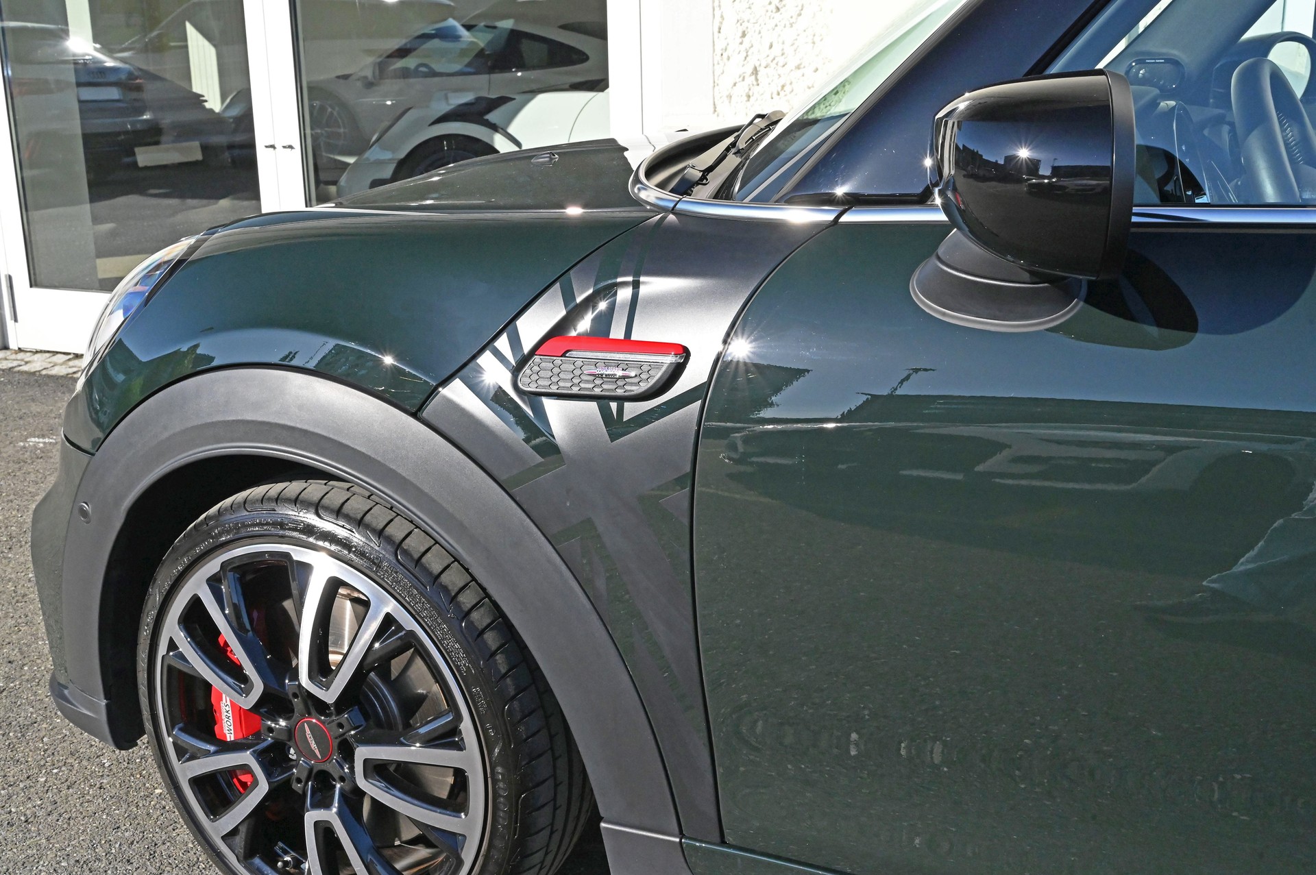 MINI Cooper John Cooper Works Cabriolet Steptronic-image-6