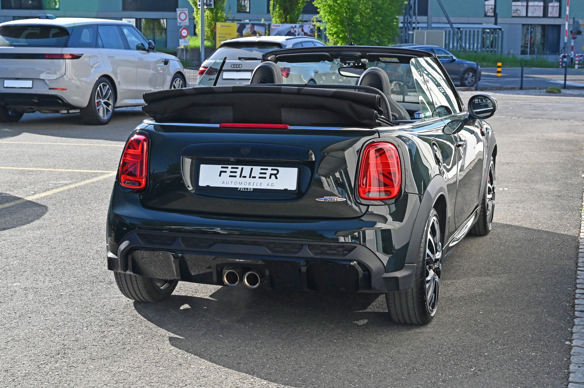 MINI Cooper John Cooper Works Cabriolet Steptronic-image-10