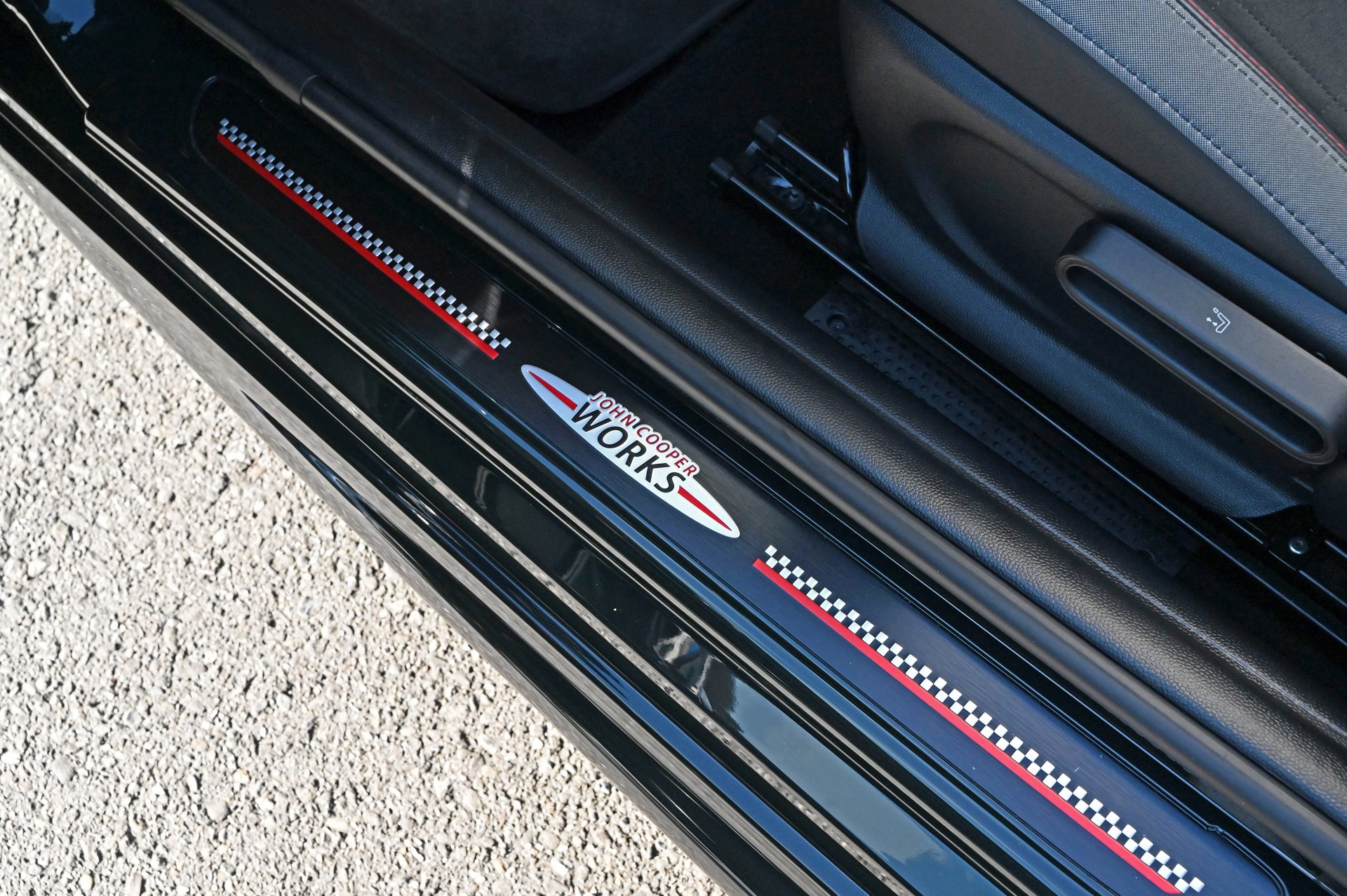 MINI Cooper John Cooper Works Cabriolet Steptronic-image-25