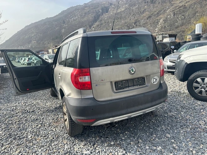 SKODA Yeti 2.0 TDI Clever 4x4-image-6
