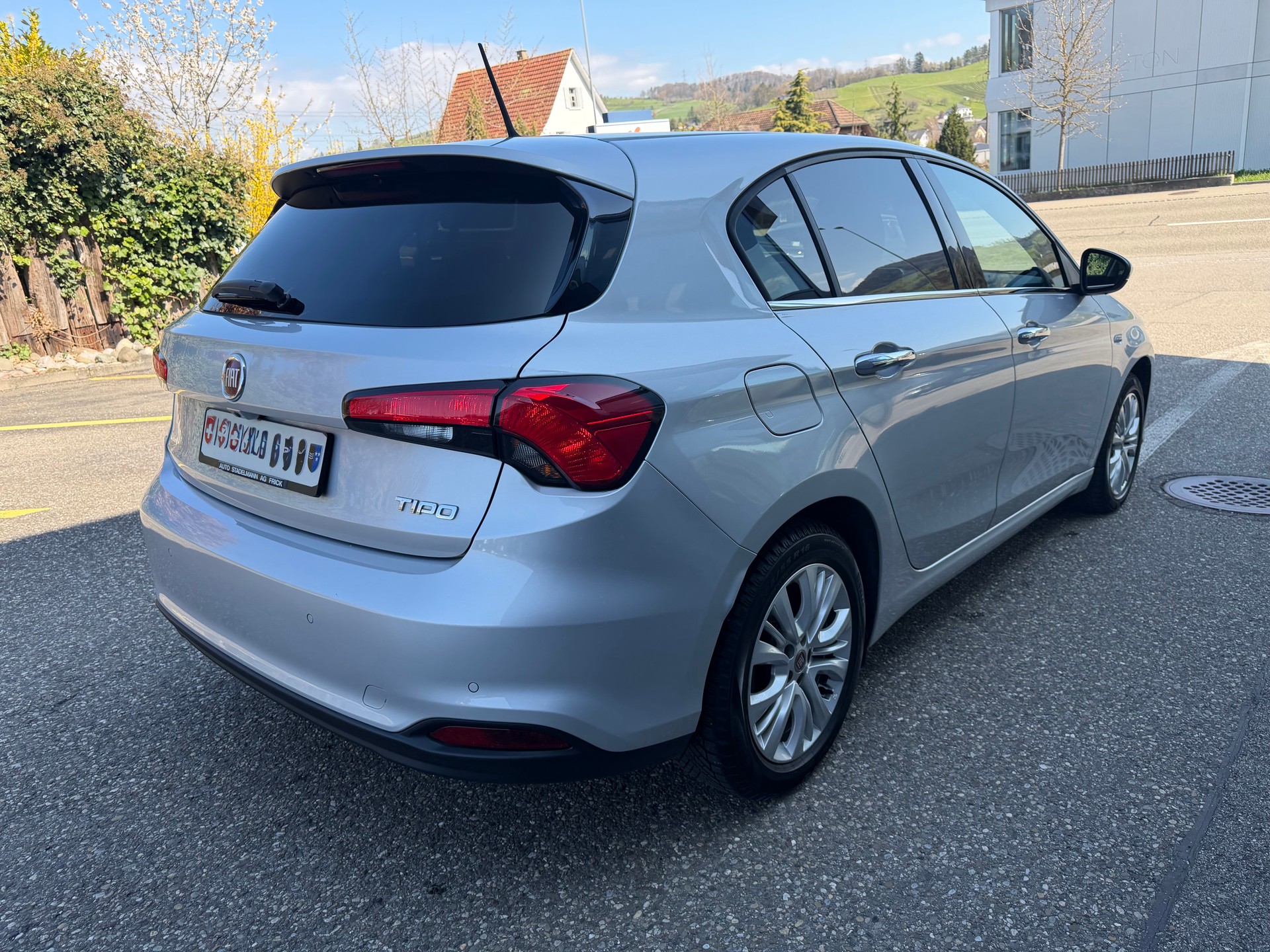 FIAT Tipo 1.4 T-Jet Lounge-showroom-element-2