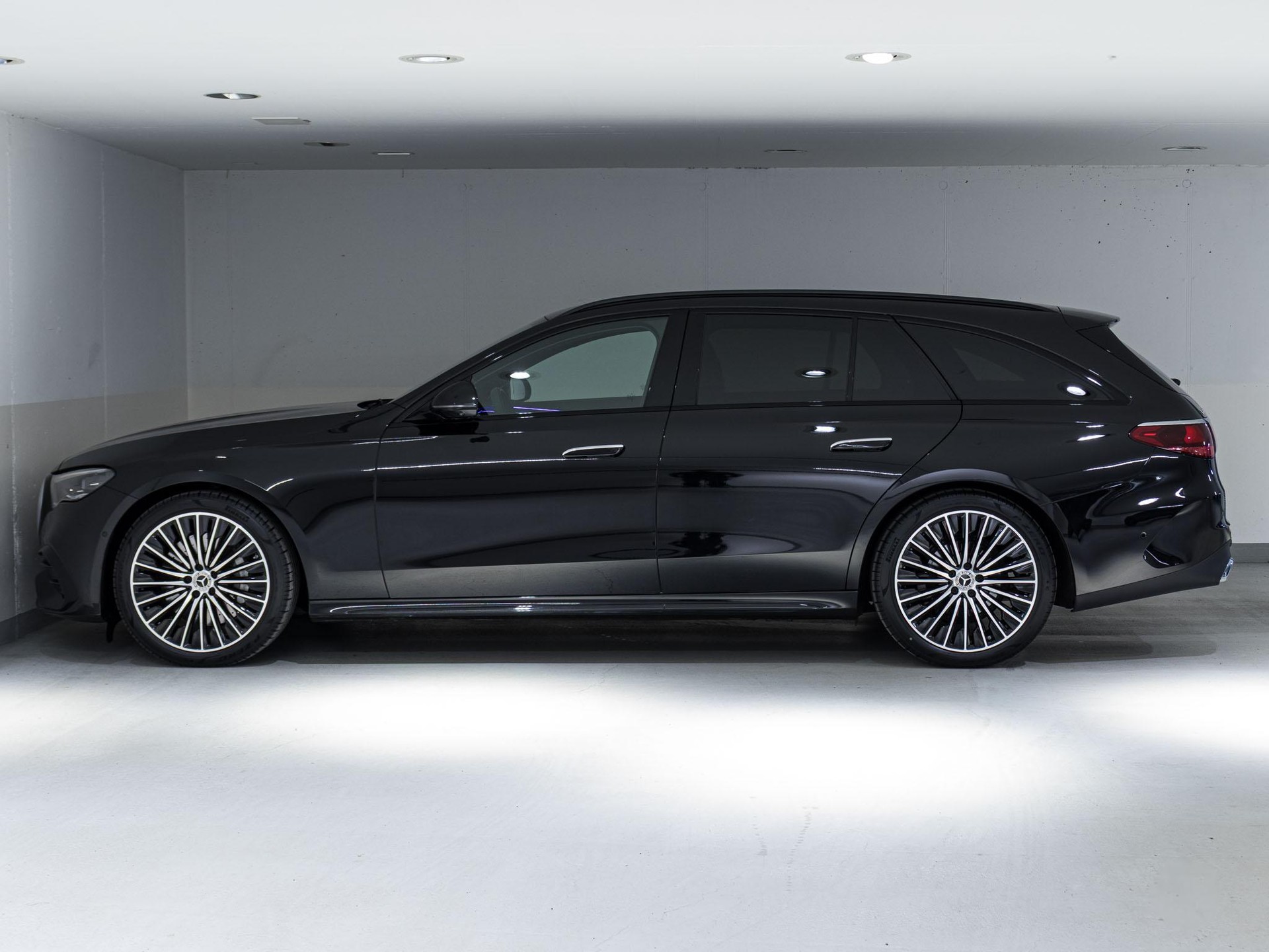 MERCEDES-BENZ E 200 4MATIC T-Modell-image-4