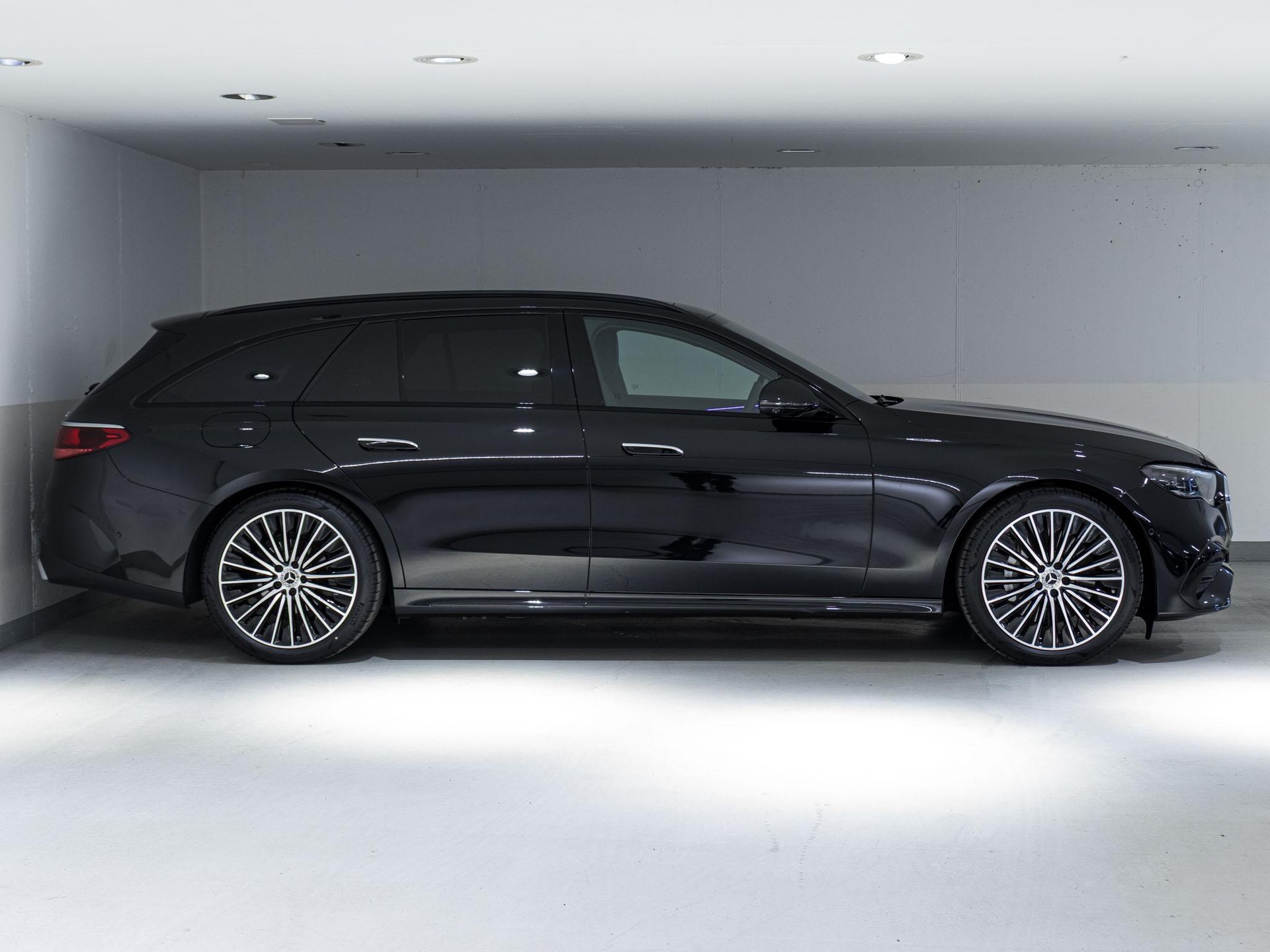 MERCEDES-BENZ E 200 4MATIC T-Modell-image-1