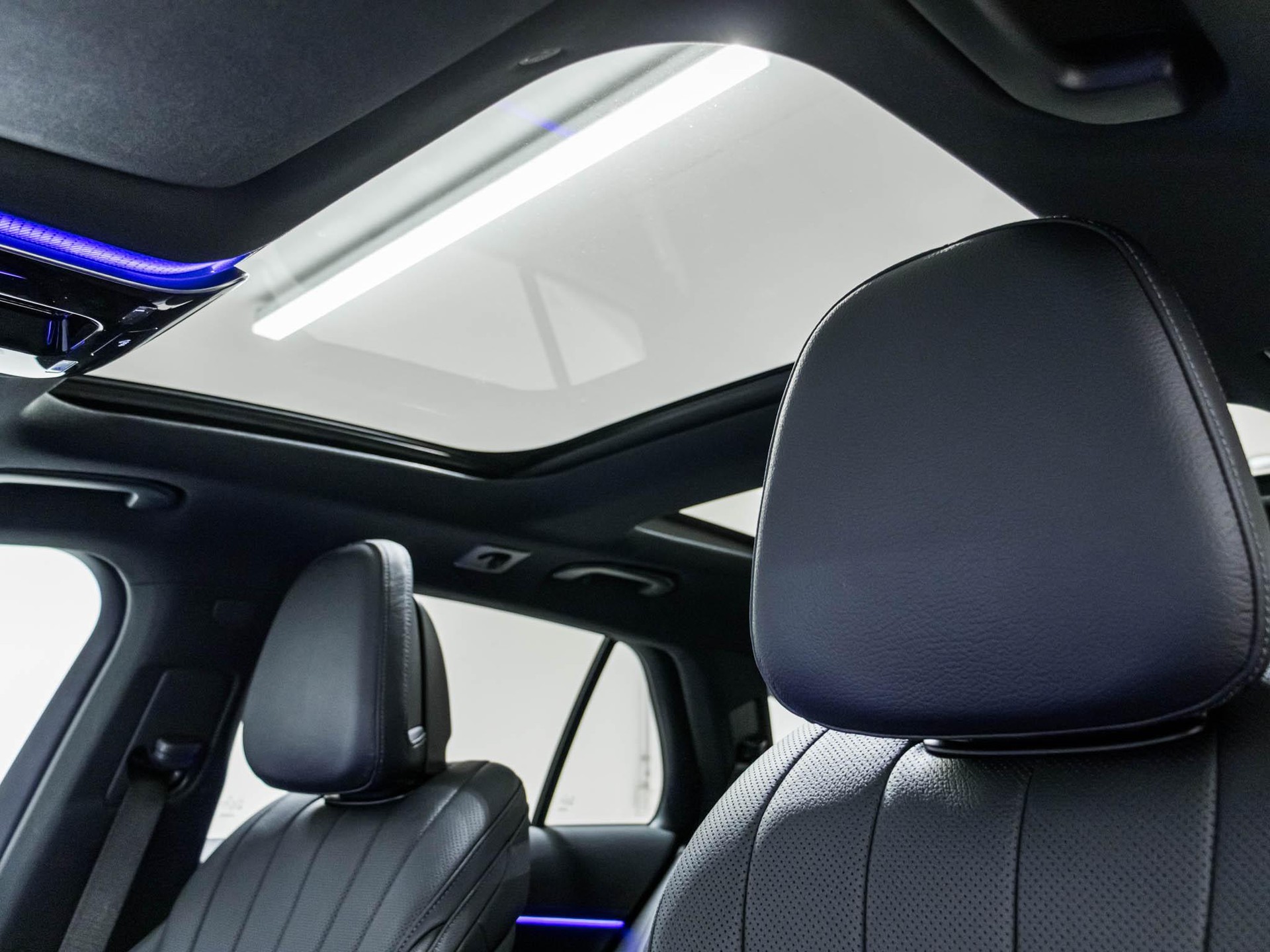 MERCEDES-BENZ E 200 4MATIC T-Modell-image-8
