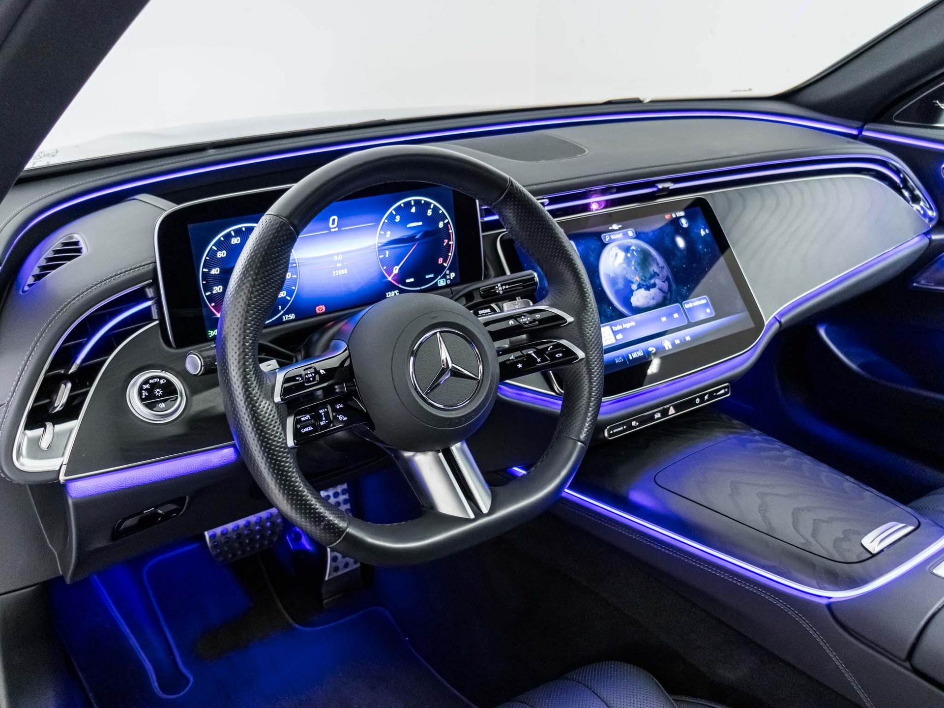 MERCEDES-BENZ E 200 4MATIC T-Modell-image-9