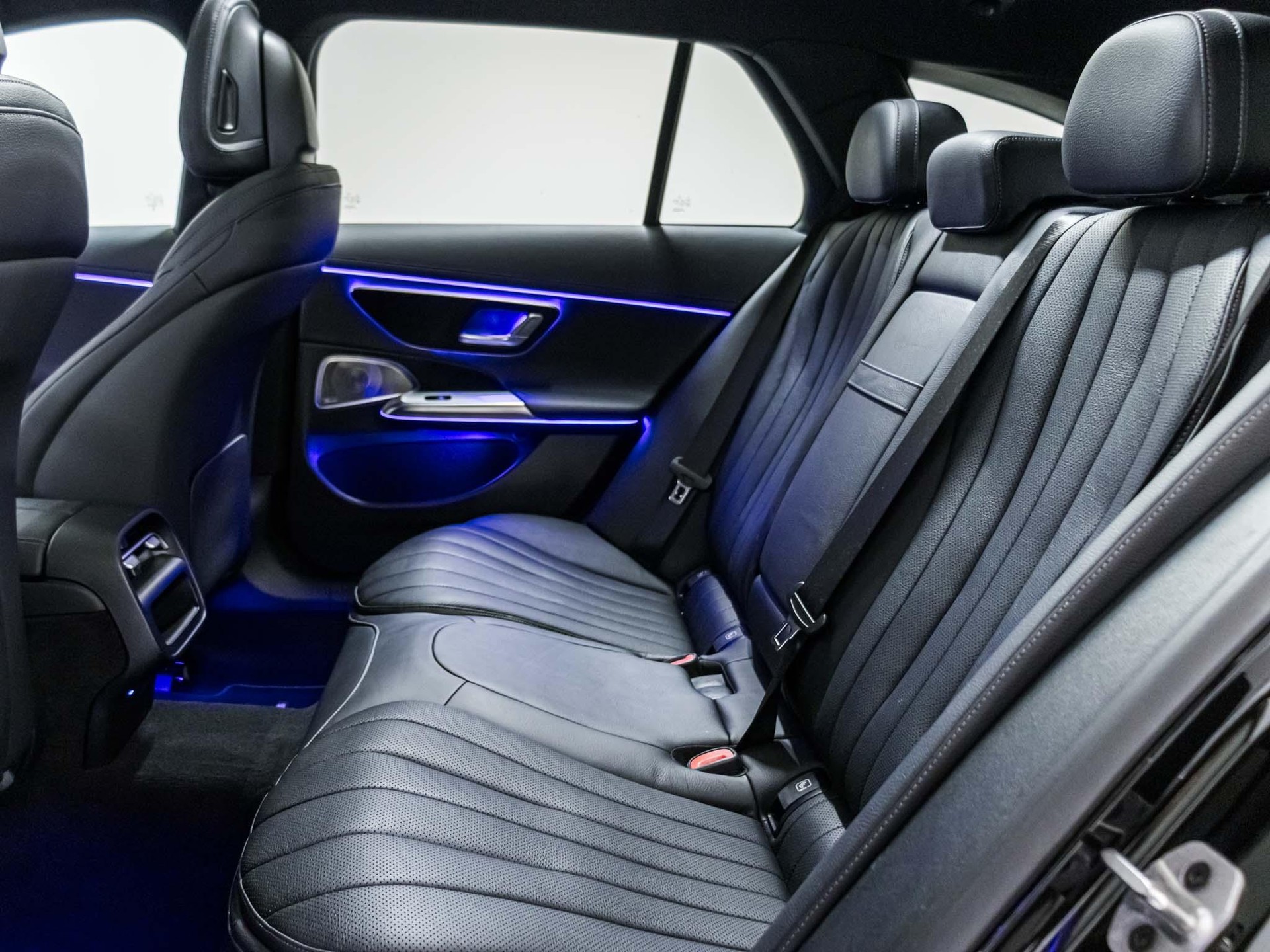 MERCEDES-BENZ E 200 4MATIC T-Modell-image-7