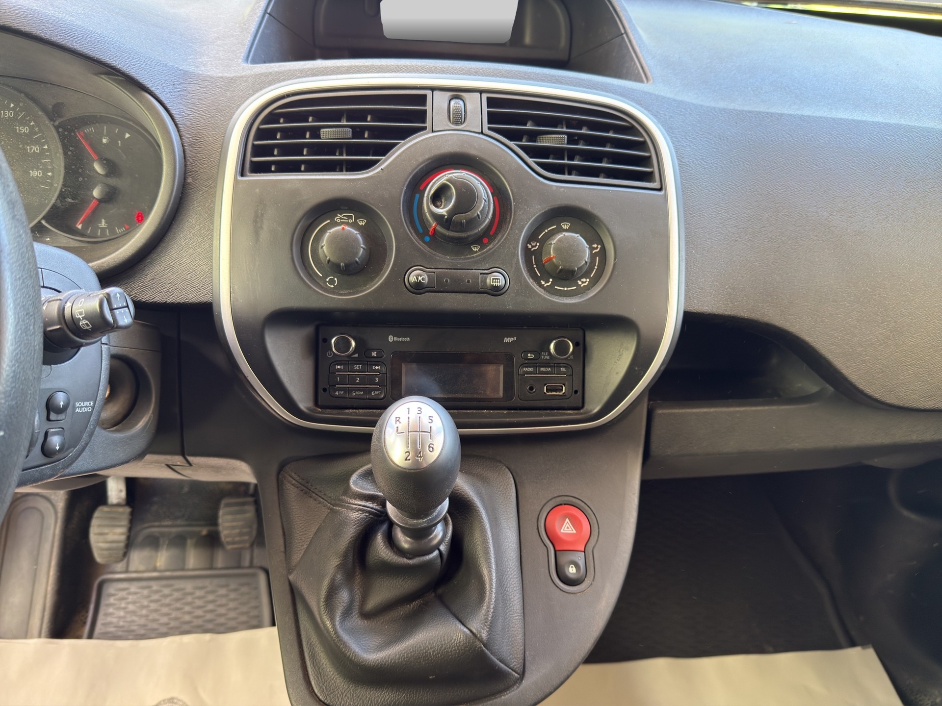 RENAULT Kangoo Medium TCe 115 ENERGY First Access-image-9