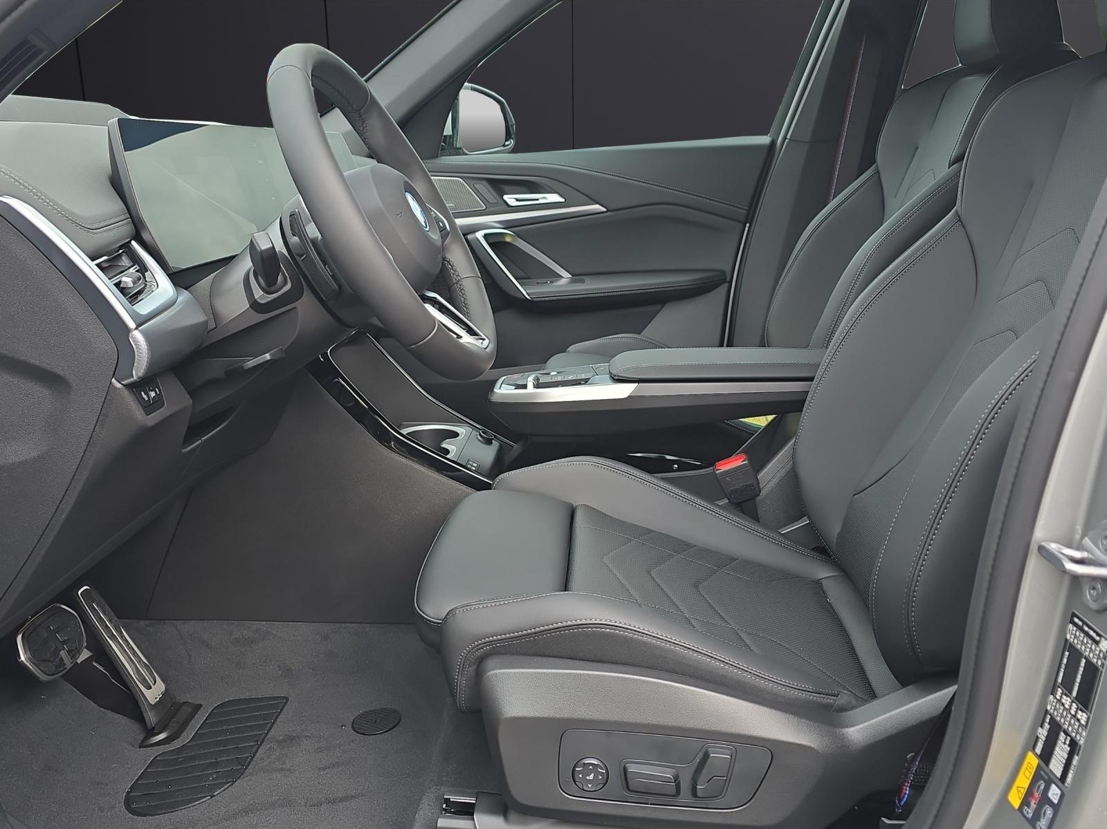 BMW iX1 30 xDrive-image-5