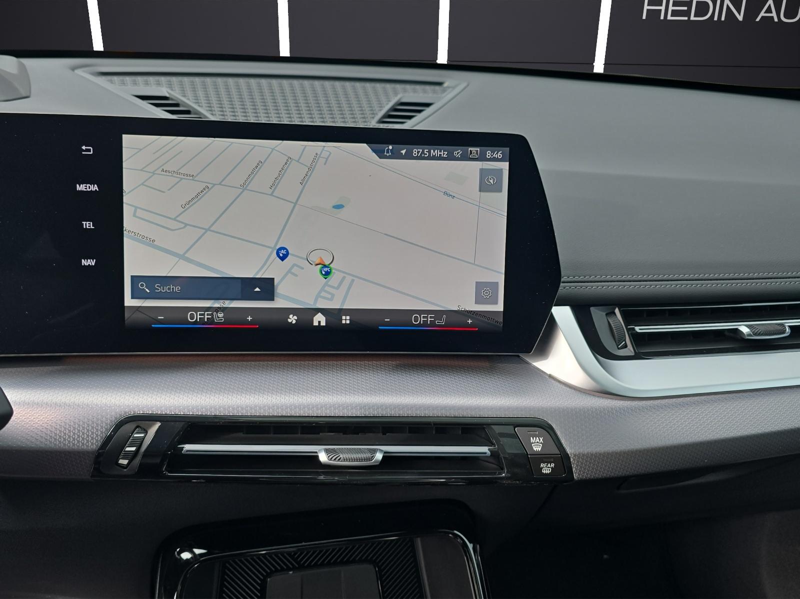 BMW iX1 30 xDrive-image-8