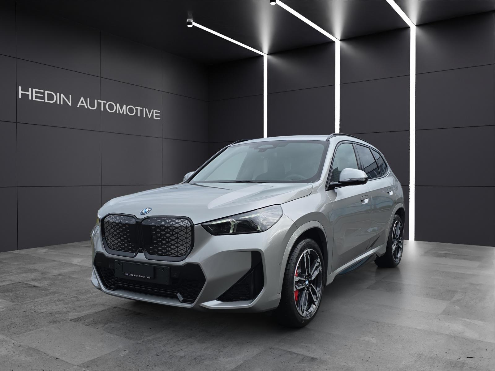 BMW iX1 30 xDrive-image-0