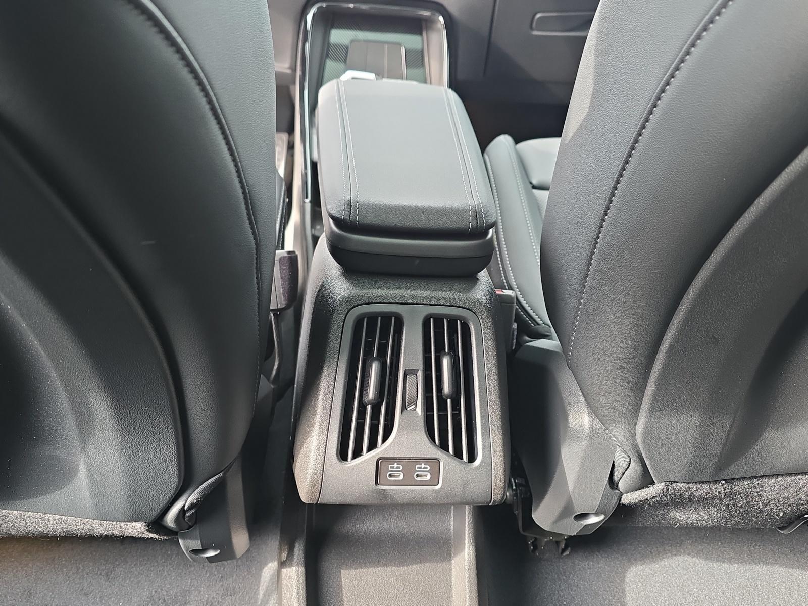 BMW iX1 30 xDrive-image-14