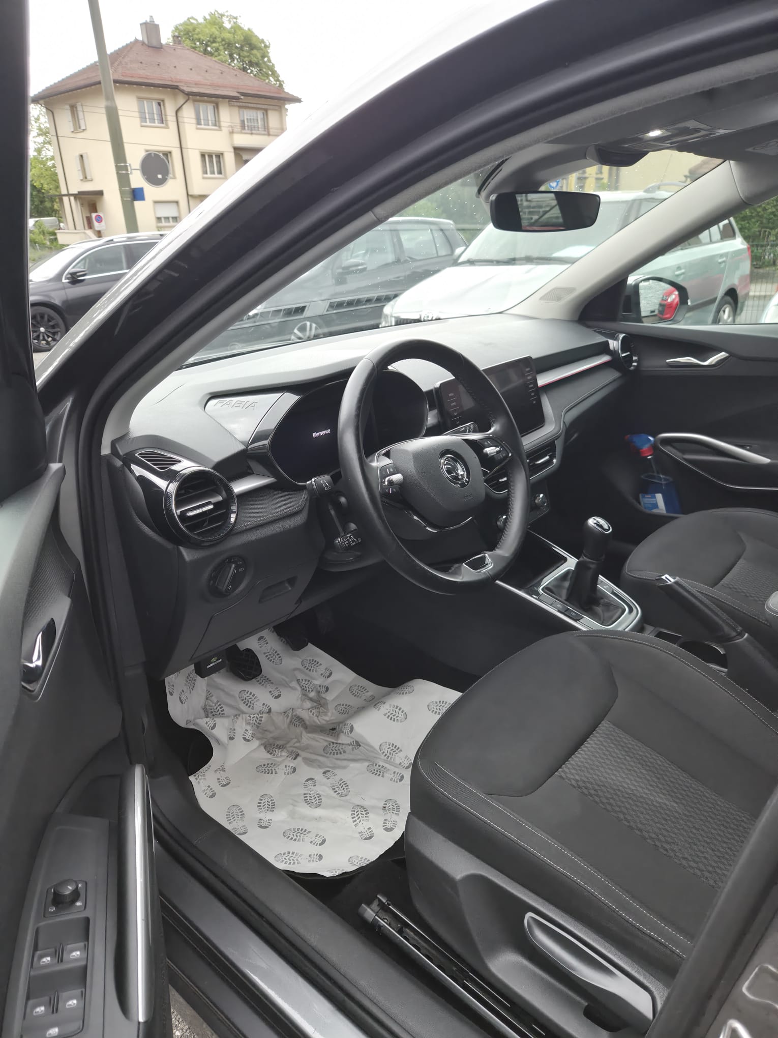 SKODA Fabia 1.0 TSI Style-image-5